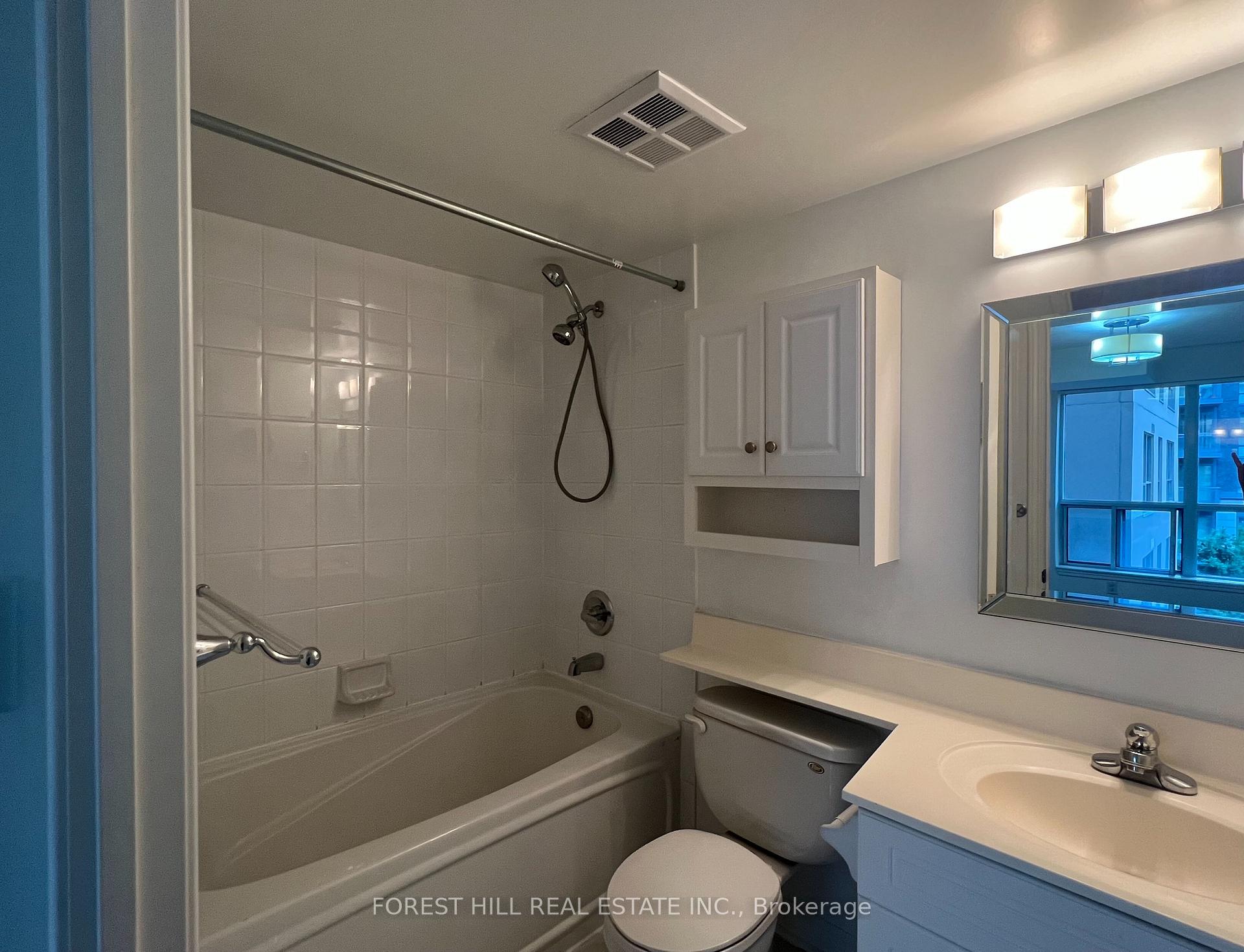 2 Bedrooms Condo at 19 Barberry, Toronto For sale