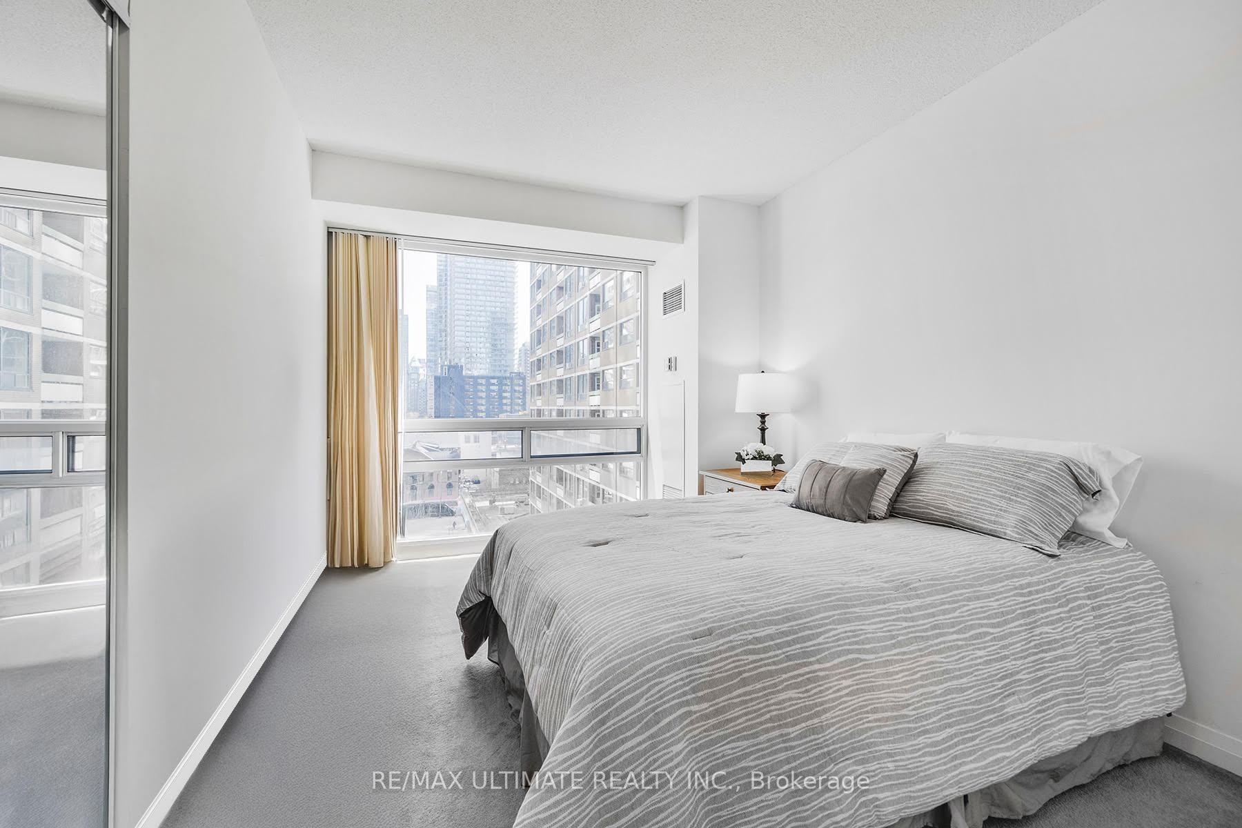 2 Bedrooms Condo at 1121 Bay, Toronto For sale