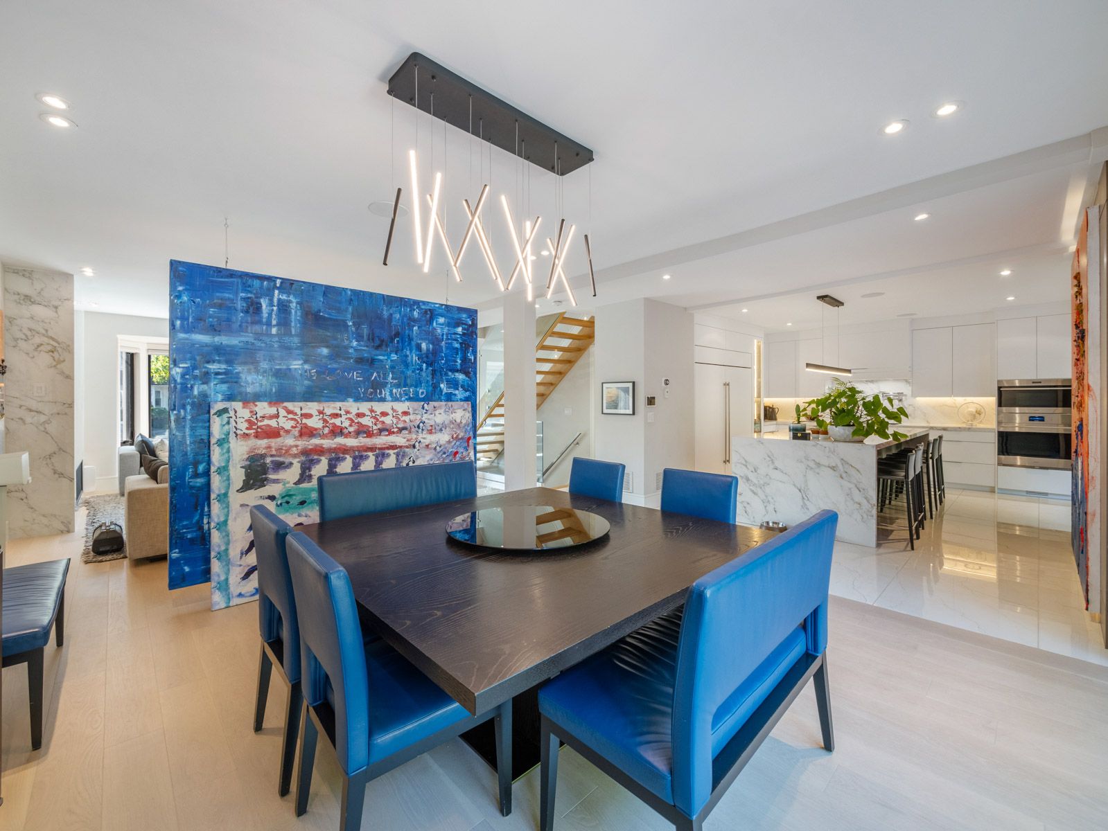 6 Hillholm Road