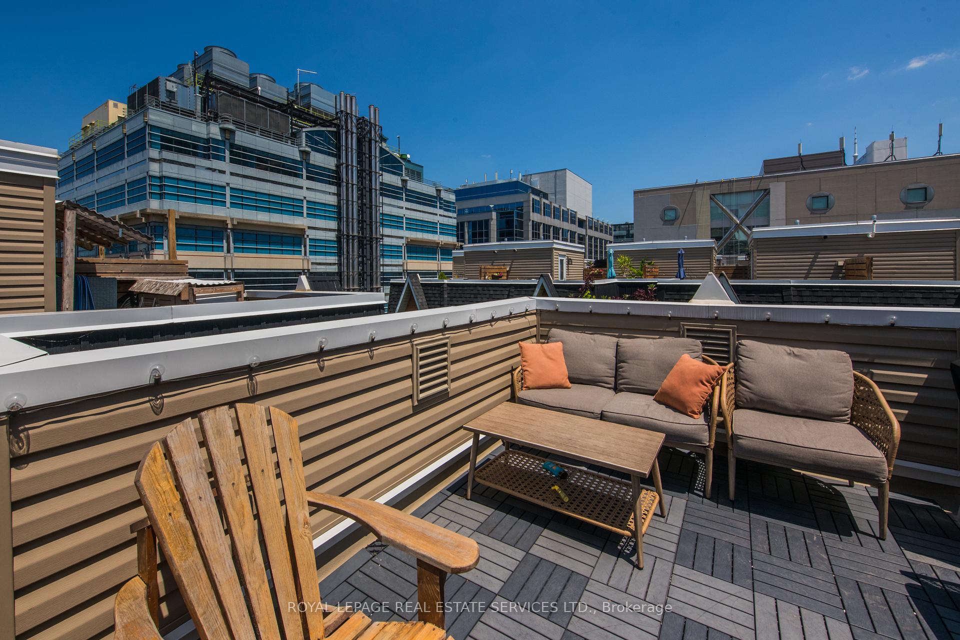 2 Bedrooms Condo at 29 canniff, Toronto For sale