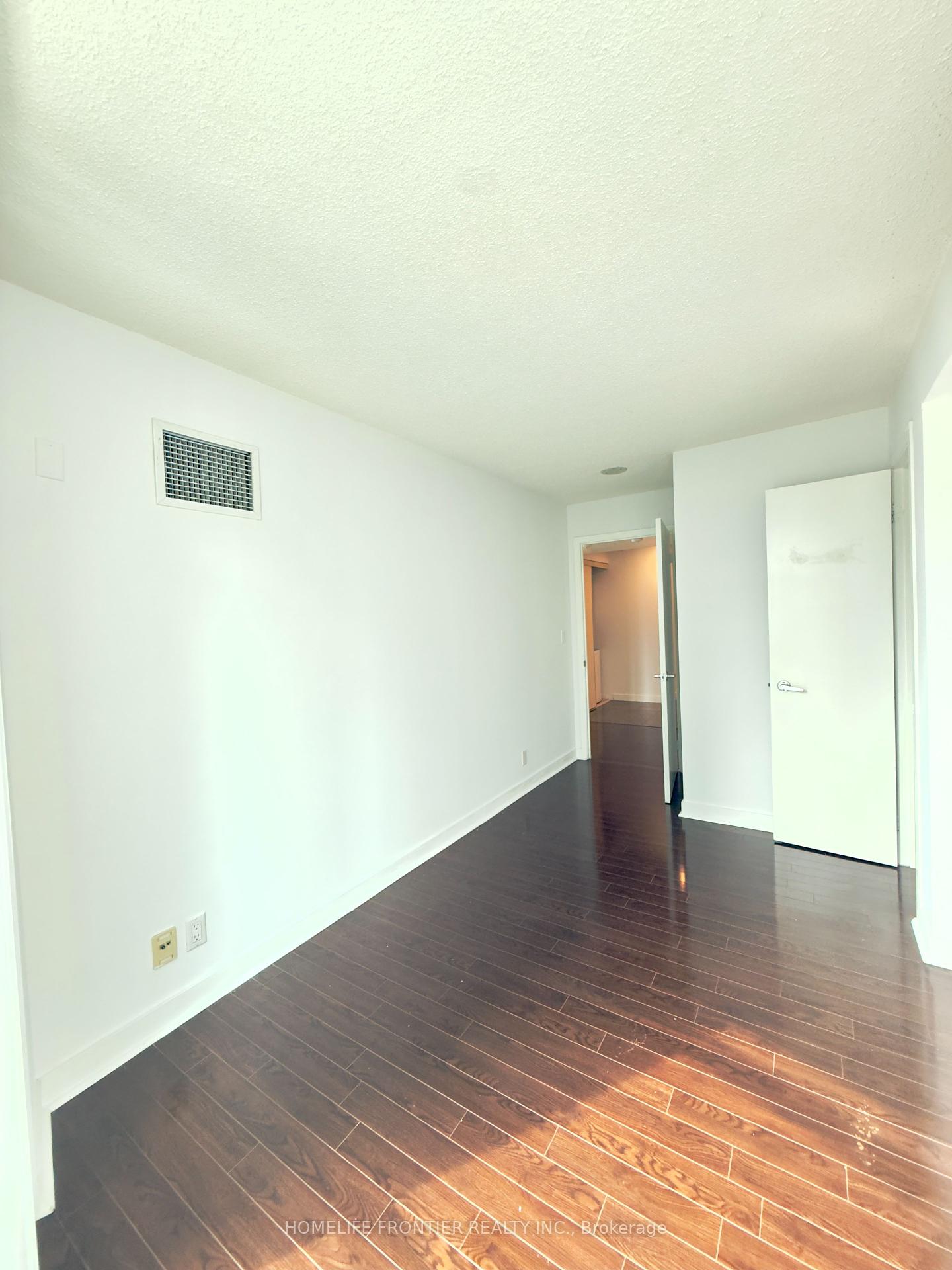 2 Bedrooms Condo at 381 Front, Toronto For sale
