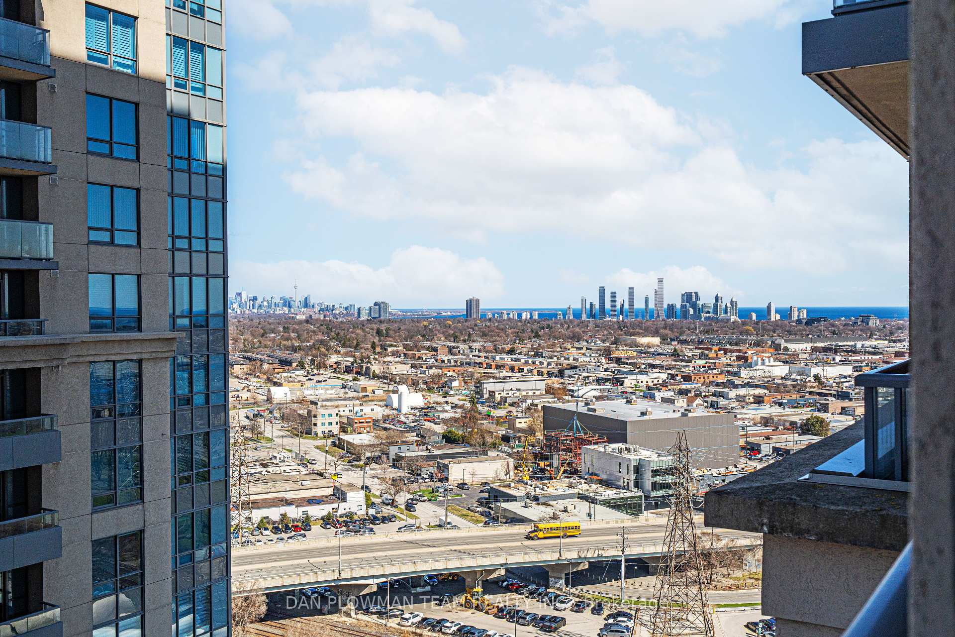 1 Bedroom Condo at 35 Viking, Toronto For sale