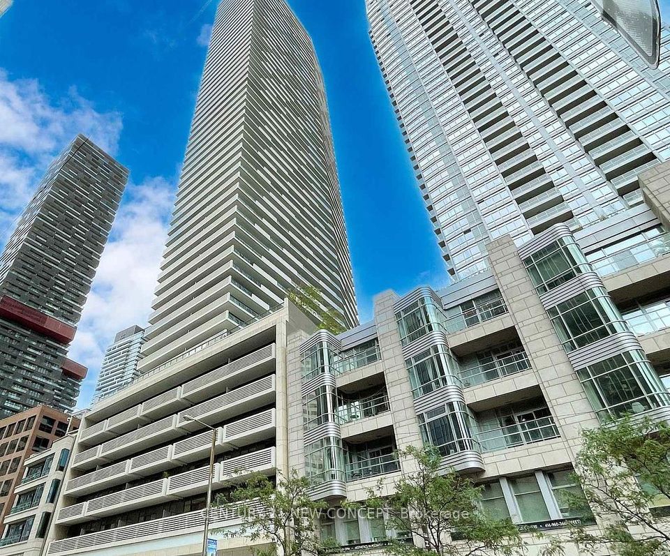 2221 Yonge