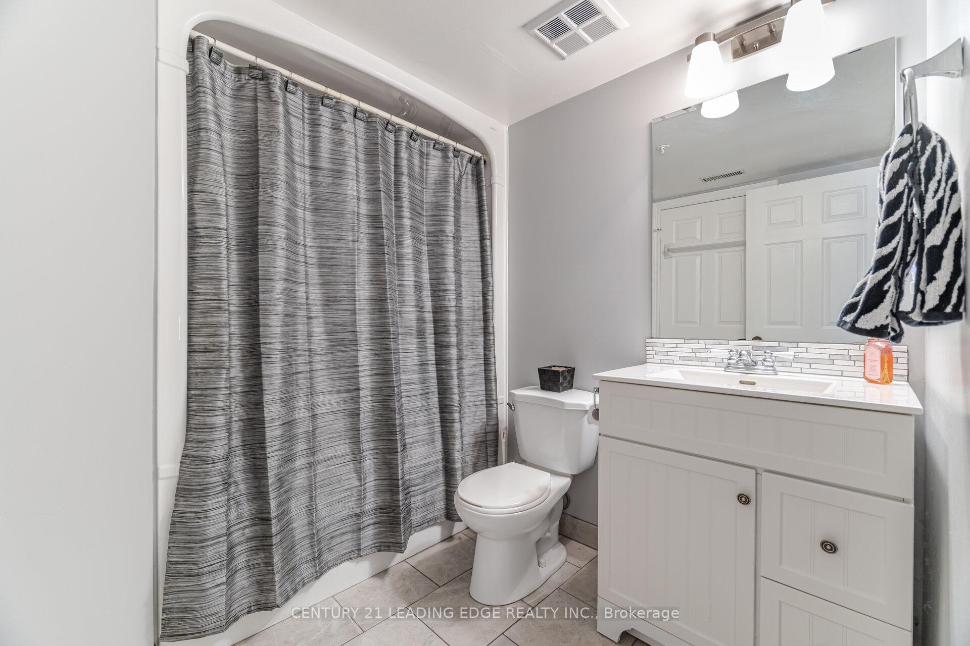 2 Bedrooms Condo at 4005 Kilmer, Burlington For sale