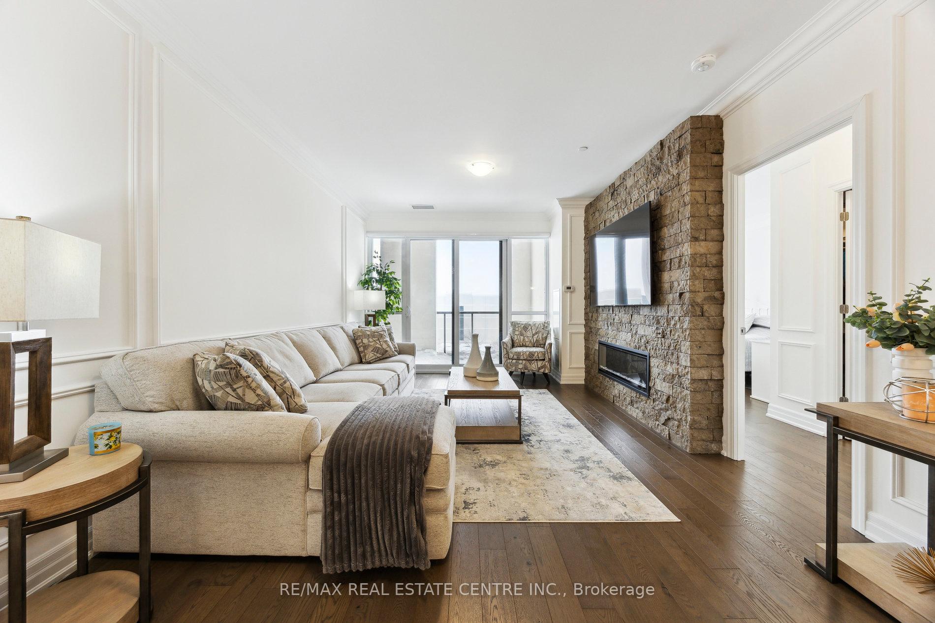 3 Bedrooms Condo at 9075 Jane,  Vaughan For sale