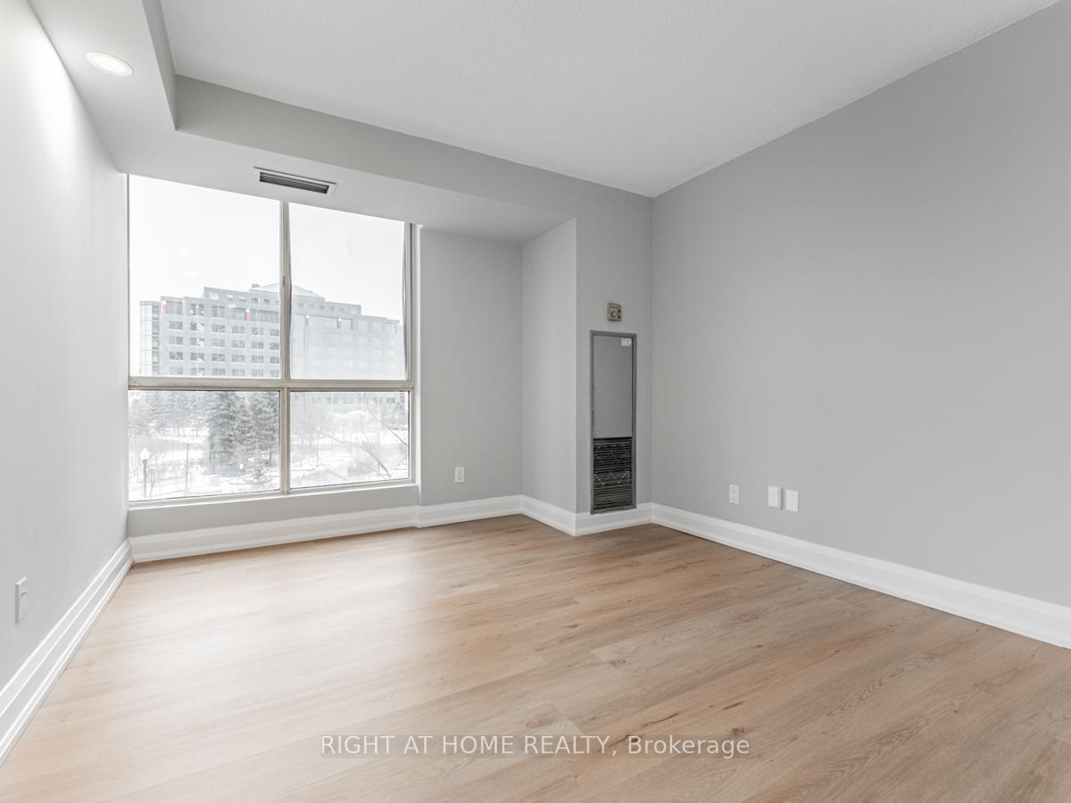 1 Bedroom Condo at 55 Kingsbridge Garden,  Mississauga For sale