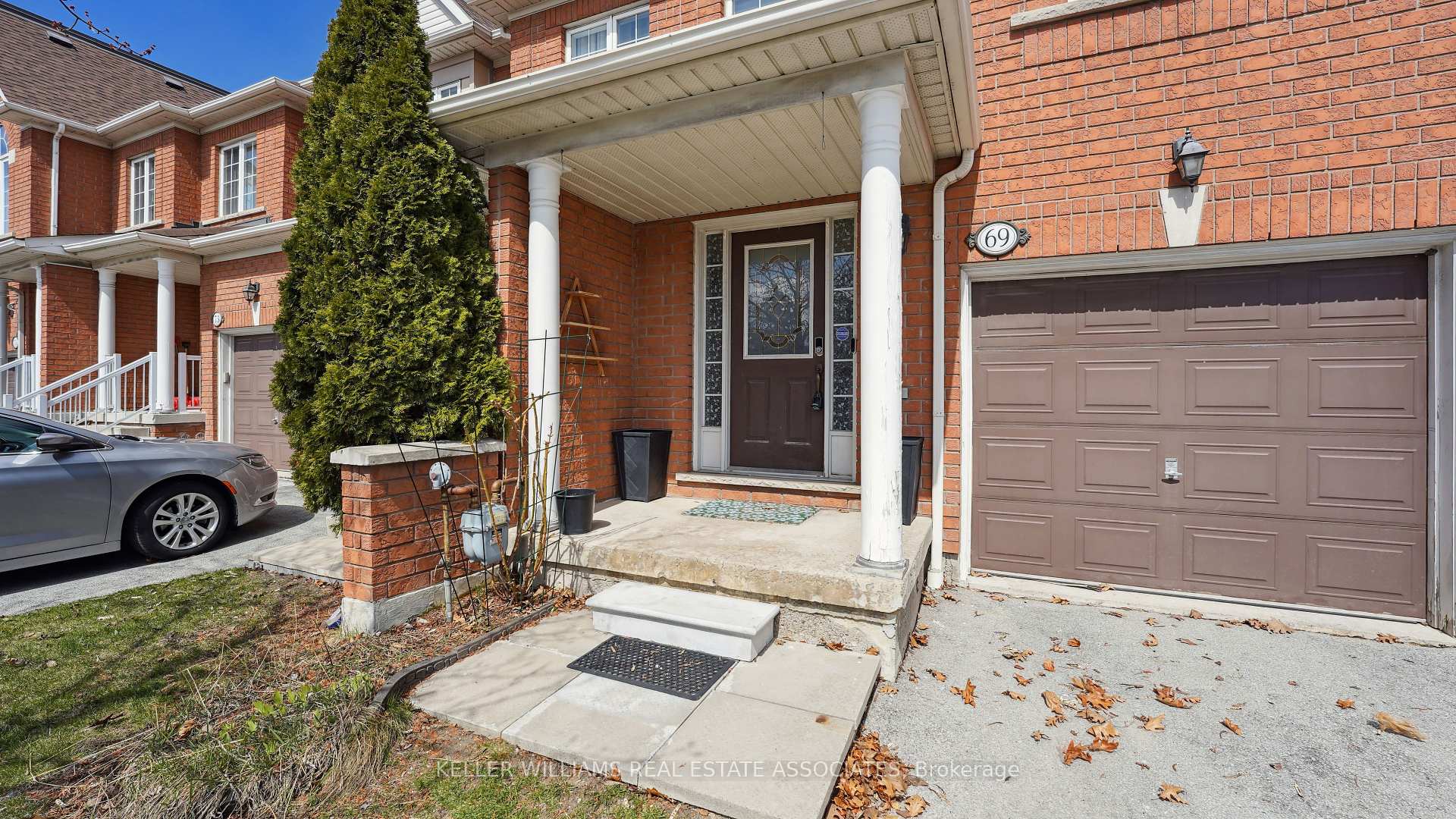 3 Bedrooms Condo at 6399 Spinnaker, Mississauga For sale