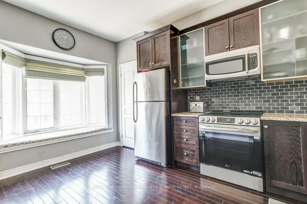 3 Bedrooms Condo at 4262 Ingram,  Burlington For sale