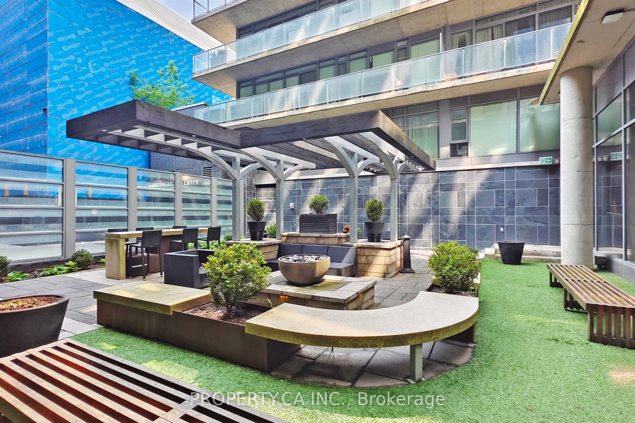 #413 - 650 King Street, Toronto, ON M5V 0H6