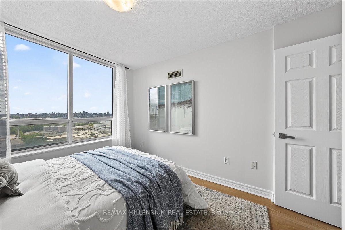 2 Bedrooms Condo at 125 Omni, Toronto For sale