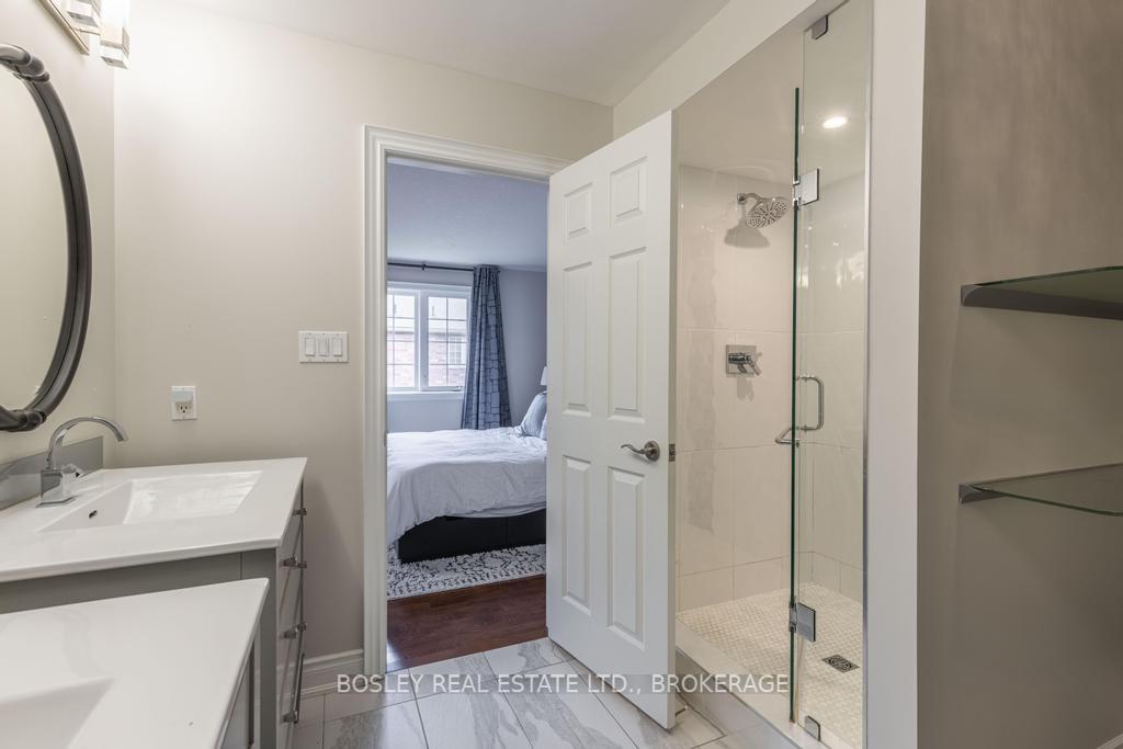 3 Bedrooms Condo at 2282 Orchard, Burlington For sale