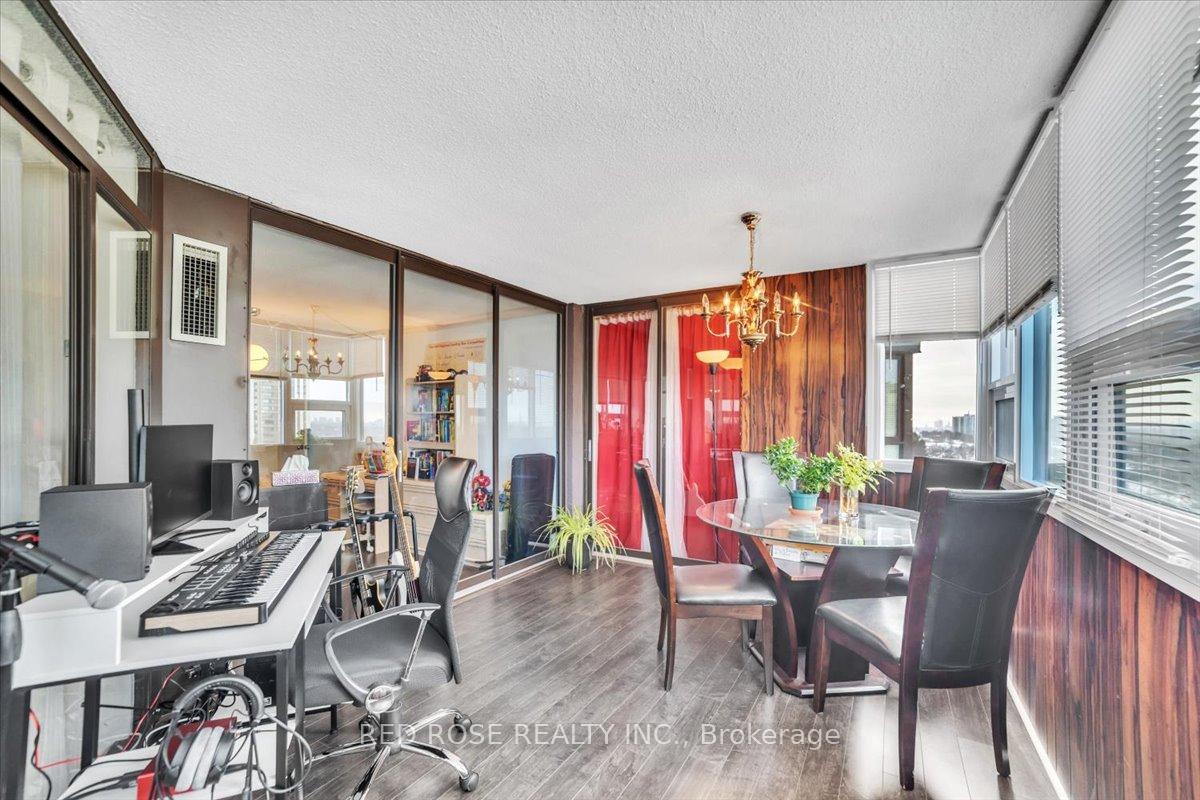 3 Bedrooms Condo at 3303 Don Mills,  Toronto For sale