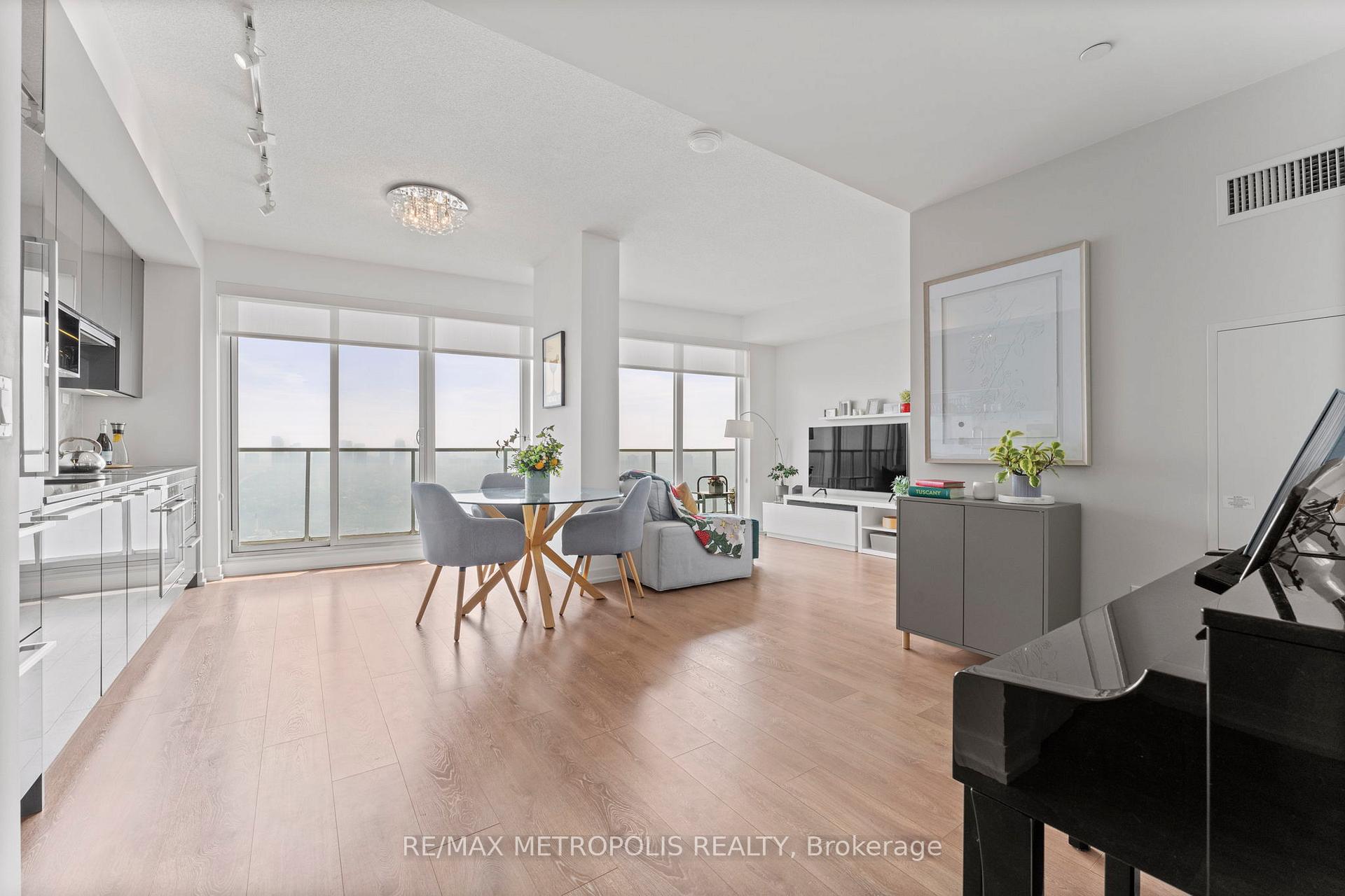 2 Bedrooms Condo at 117 McMahon, Toronto For sale