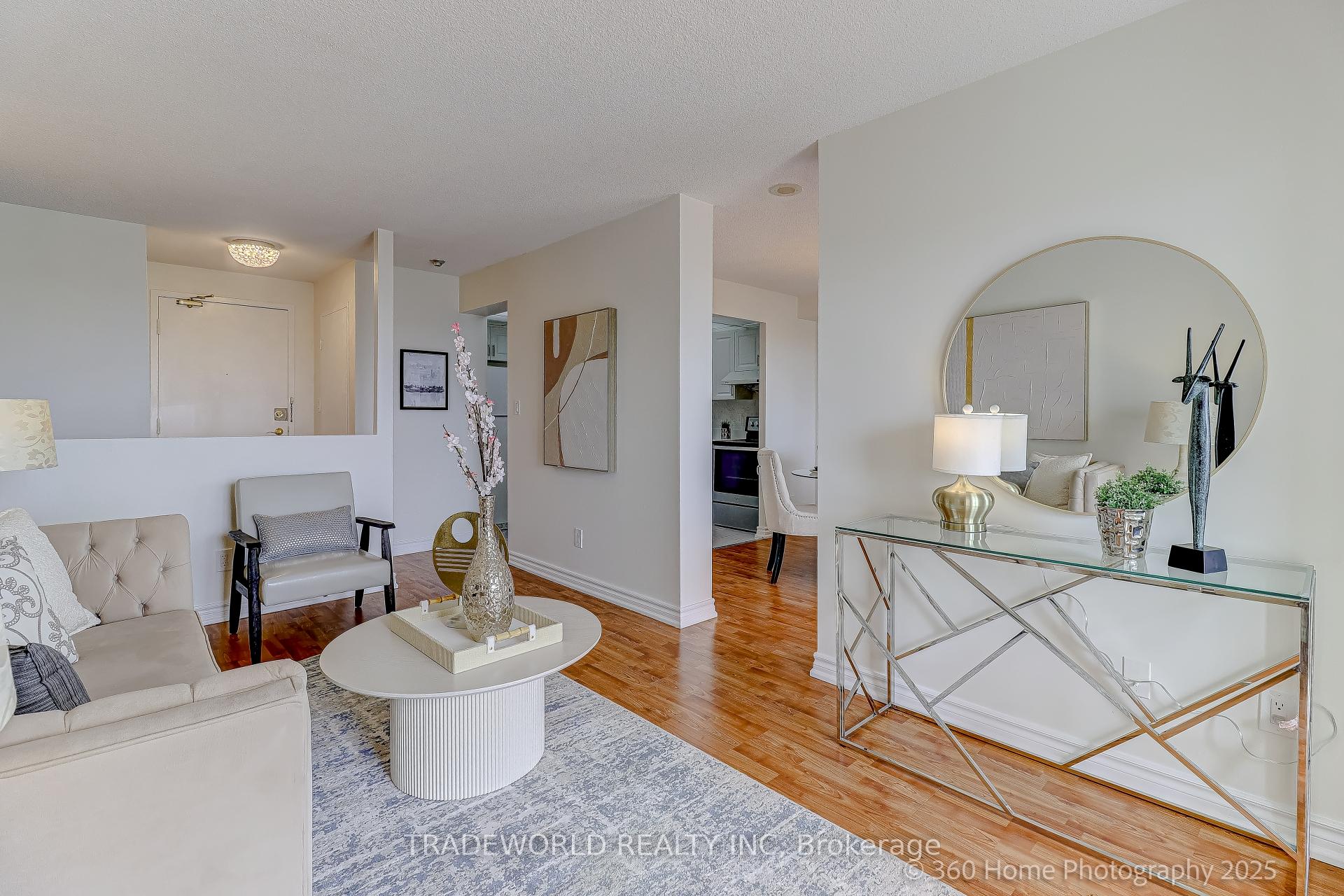3 Bedrooms Condo at 155 Hillcrest, Mississauga For sale