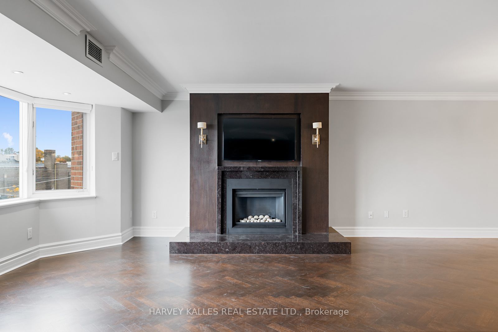 70 Elmsthorpe Avenue PH-401