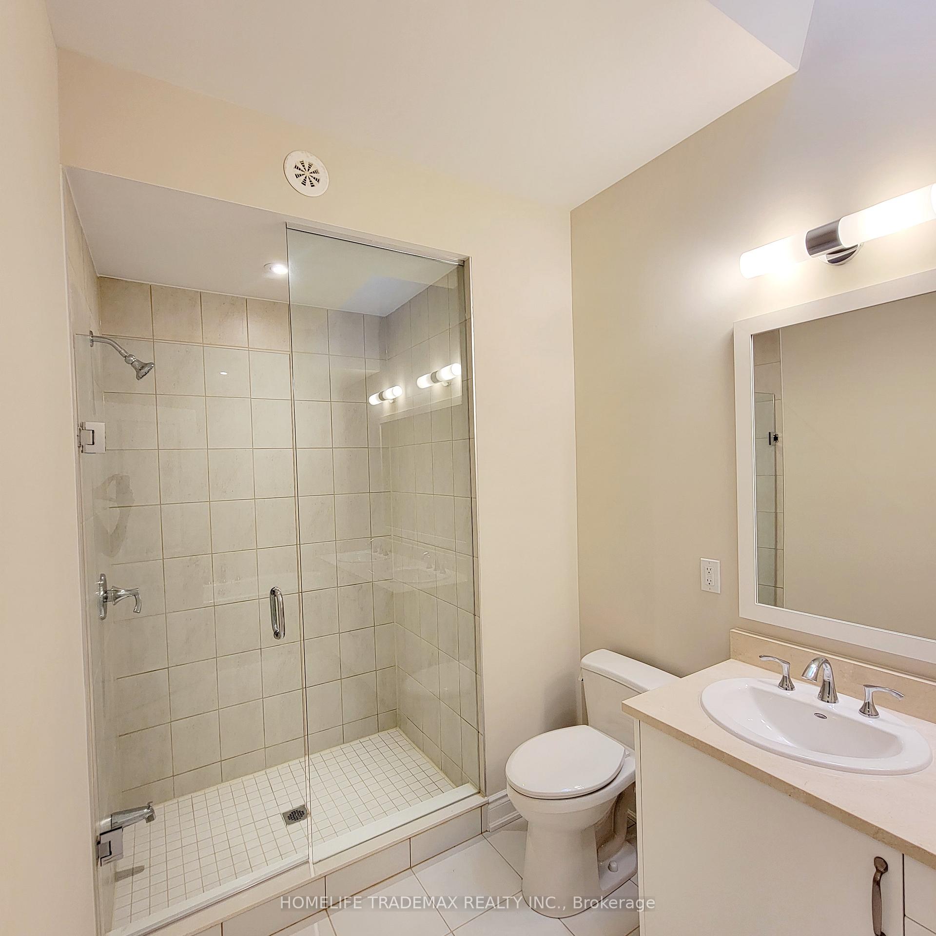 3 Bedrooms Condo at 15 Lunar, Mississauga For sale