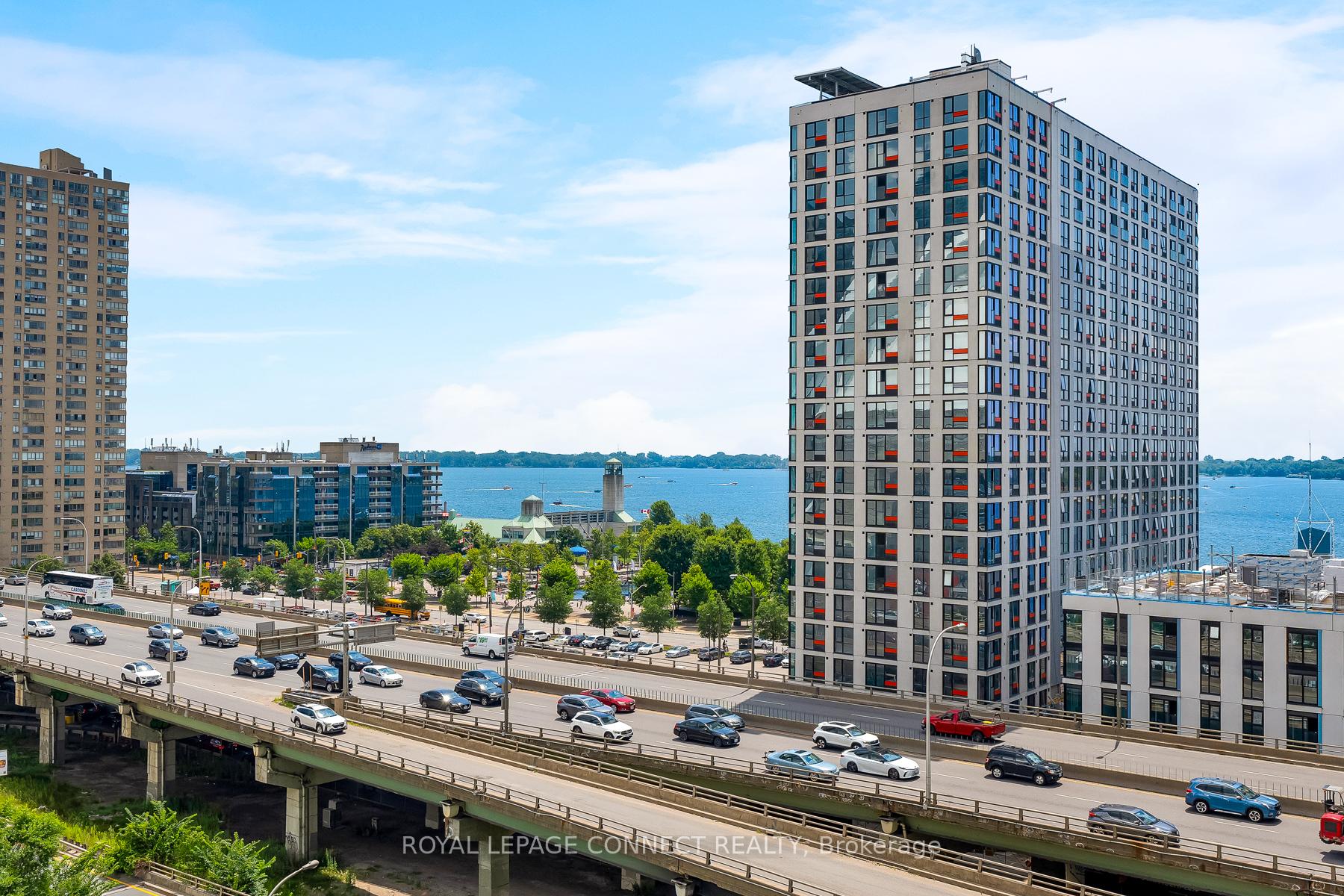 3 Bedrooms Condo at 5 Mariner, Toronto For sale