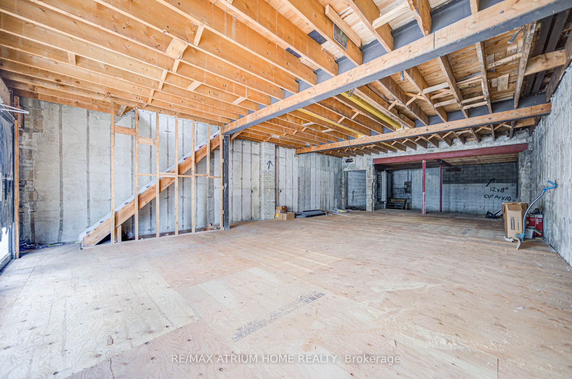 1685 Avenue Road, #Main