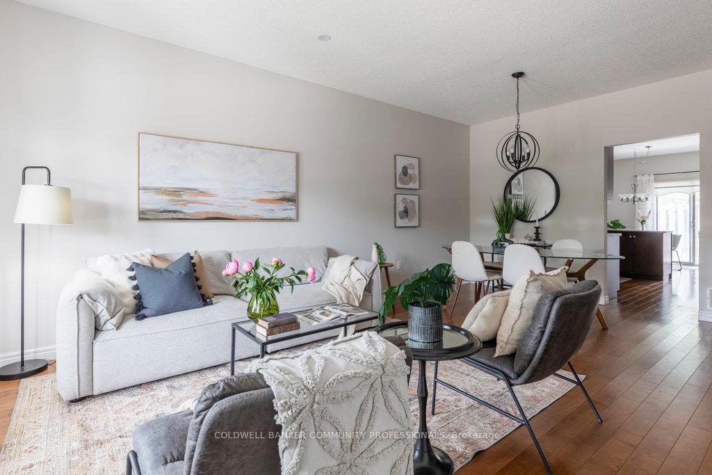2 Bedrooms Condo at 130 Southbrook, Hamilton For sale