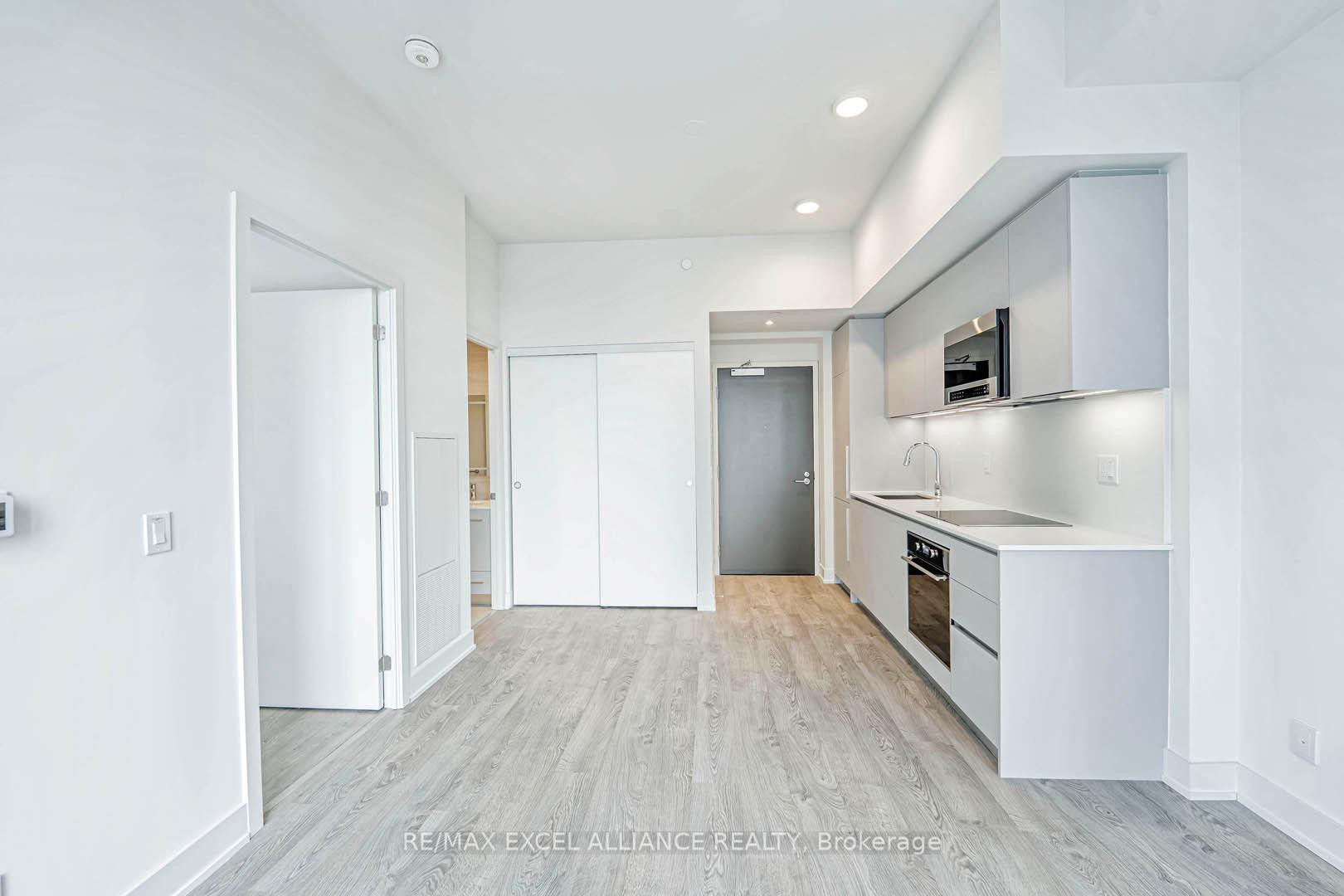 1 Bedroom Condo at 8 Cumberland,  Toronto For sale