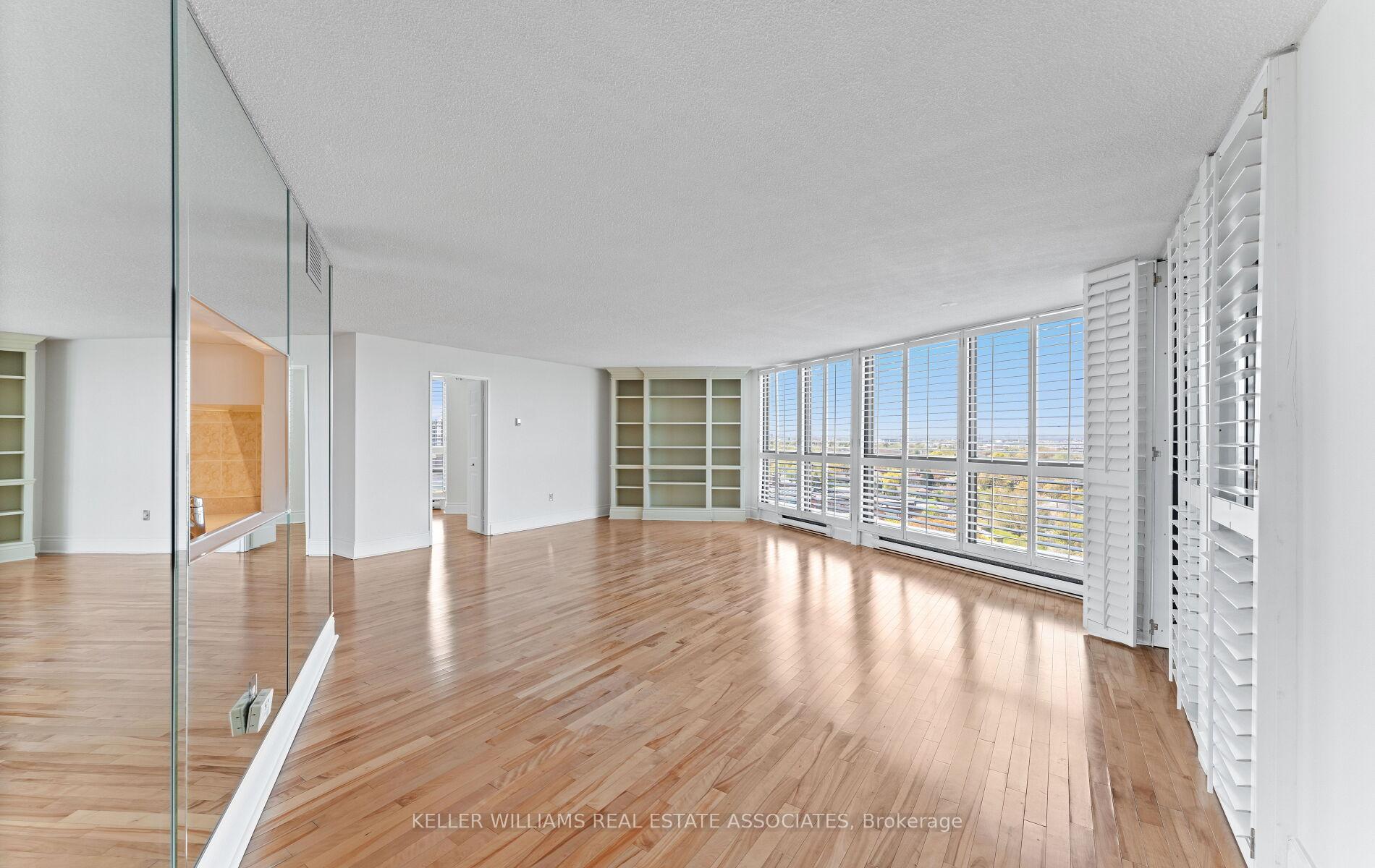 3 Bedrooms Condo at 2010 Islington, Toronto For sale