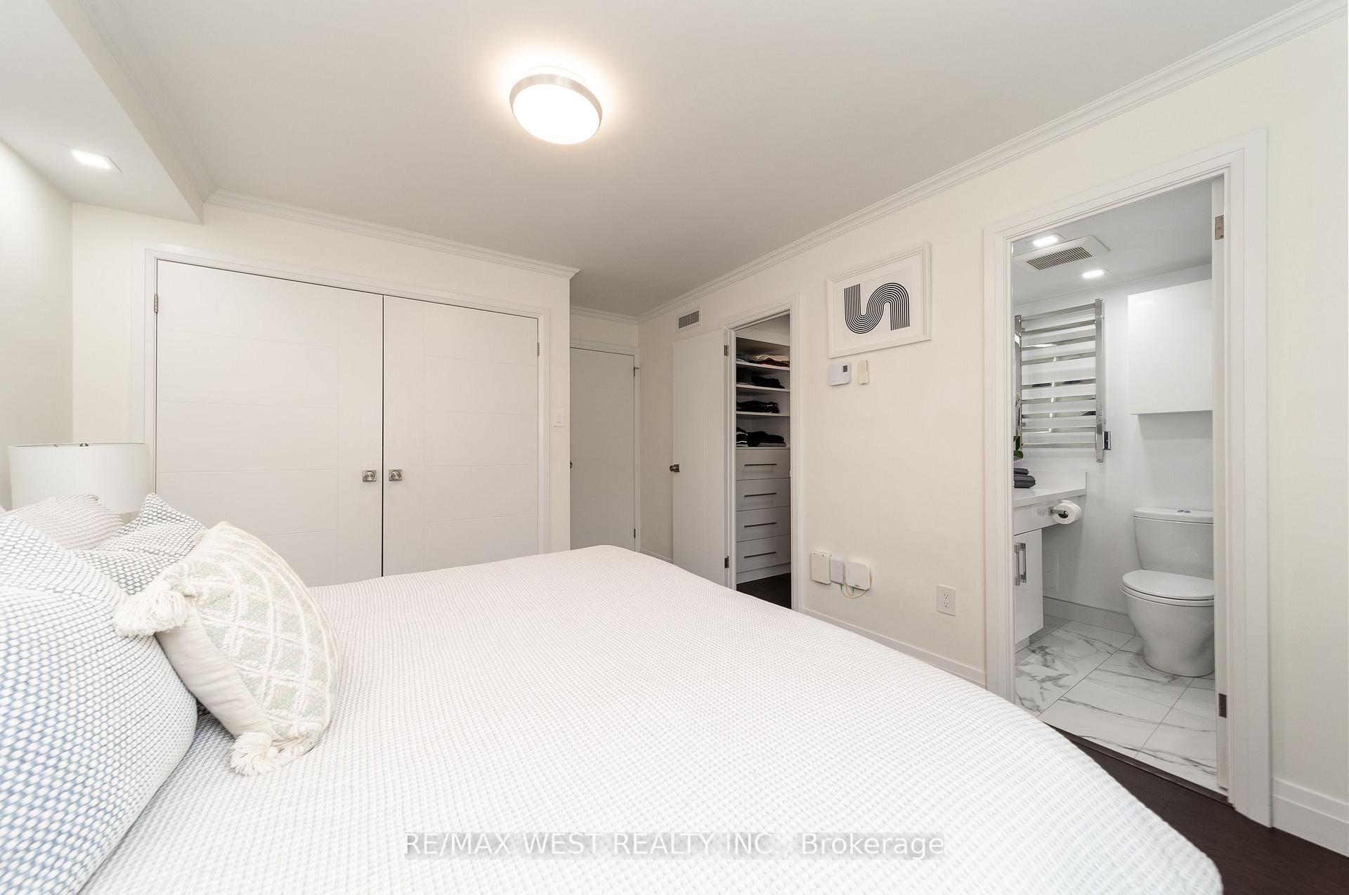 4 Bedrooms Condo at 61 Richview, Toronto For sale