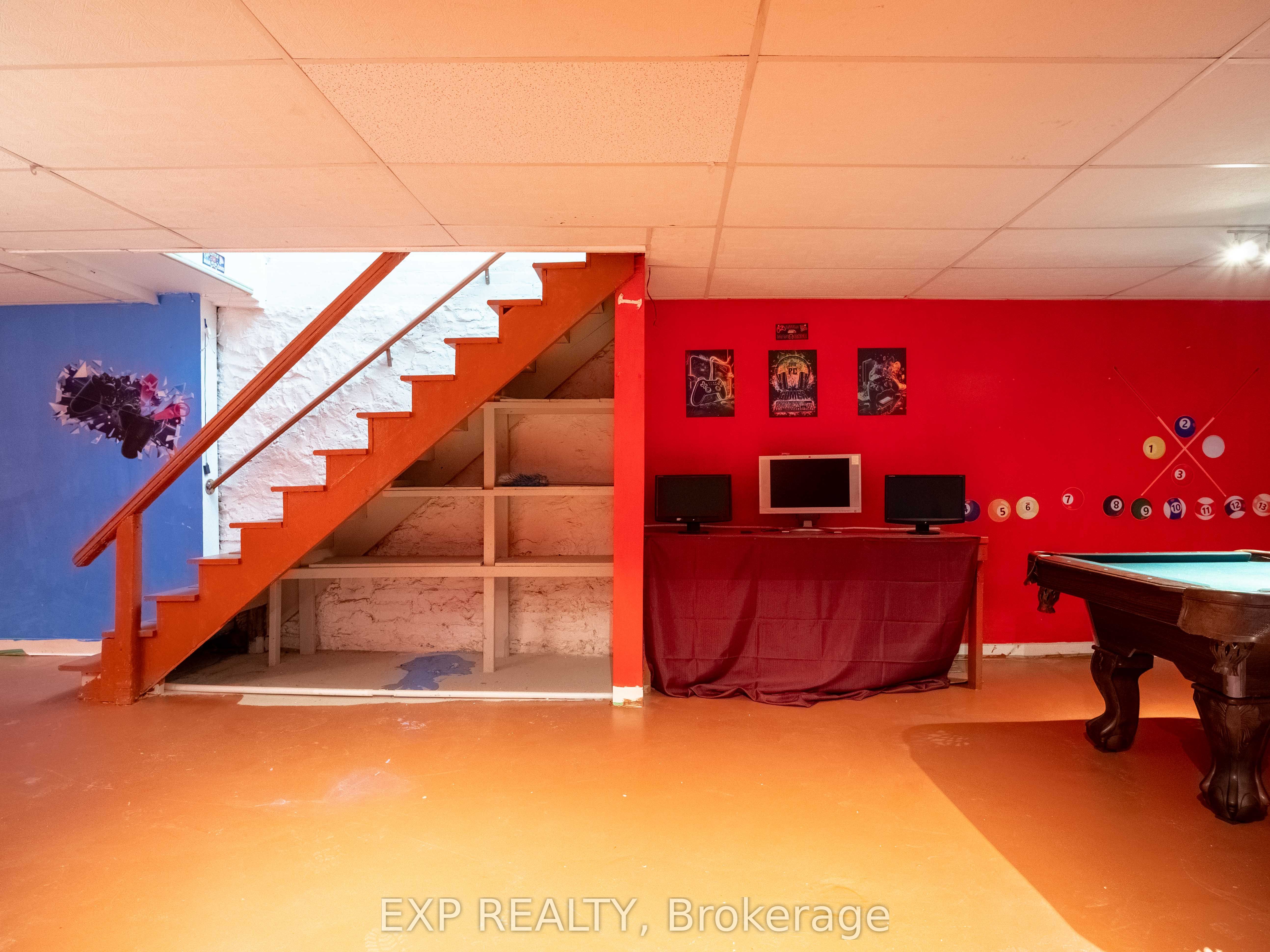 3052 Dundas Street W