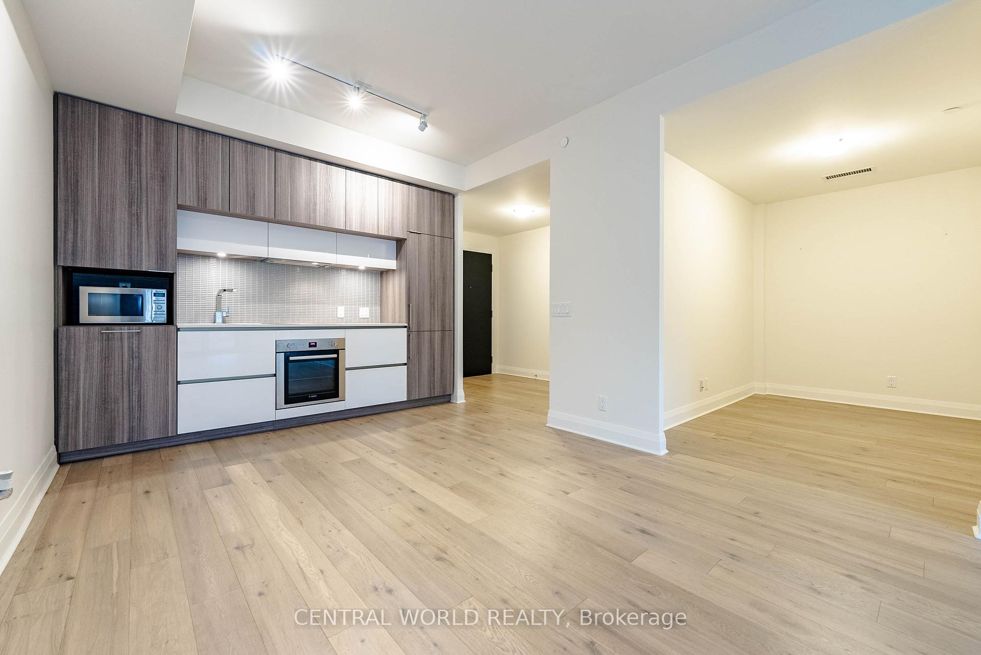 2 Bedrooms Condo at 151 Avenue, Toronto For sale