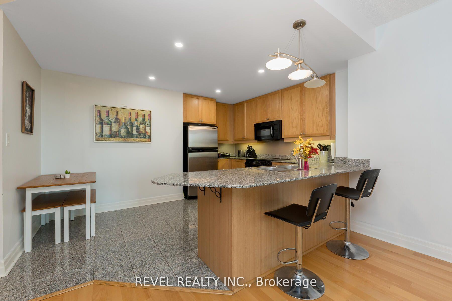 3 Bedrooms Condo at 88 Palace Pier, Toronto For sale