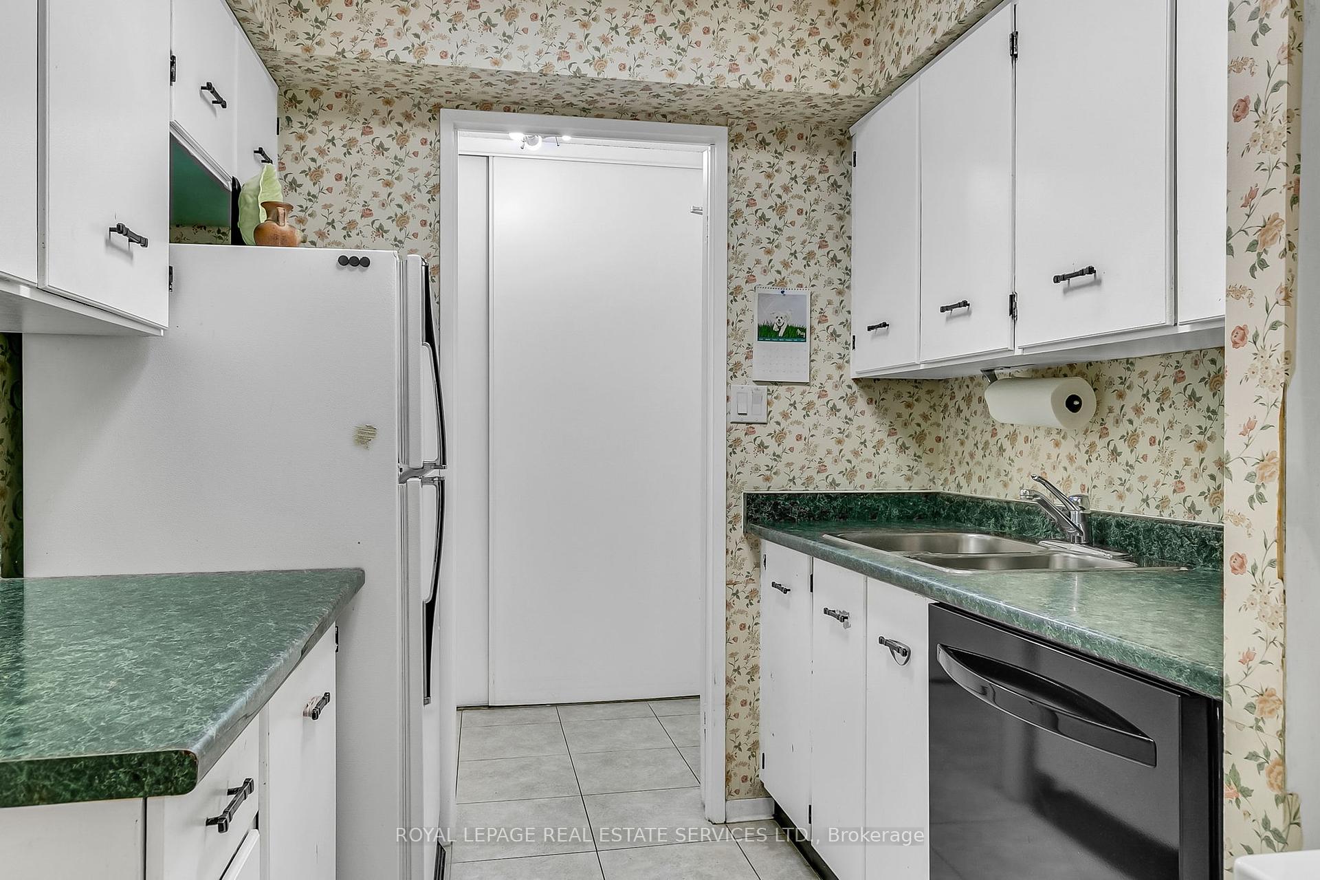 2 Bedrooms Condo at 50 Quebec, Toronto For sale