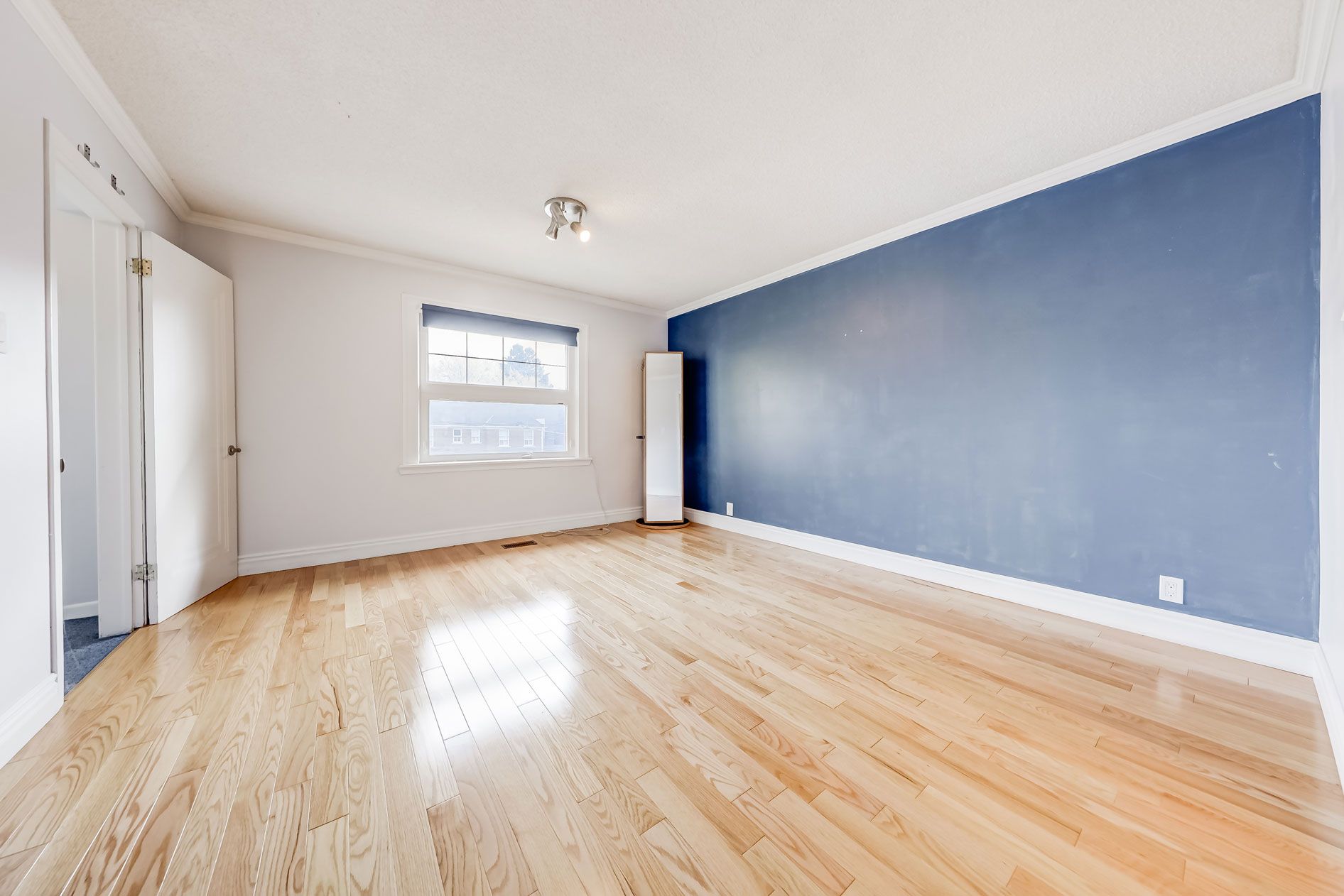1200 Avenue Road Upper#3