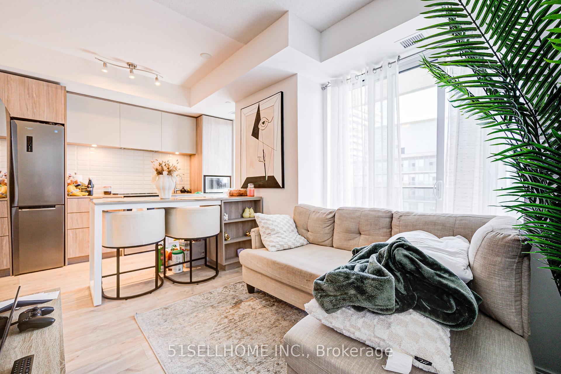 2 Bedrooms Condo at 70 Annie Craig, Toronto For sale