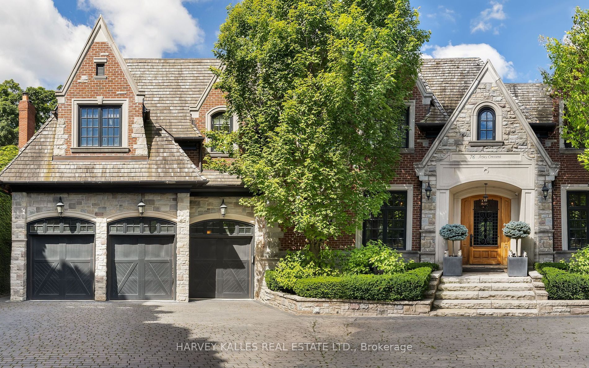 76 Arjay Crescent