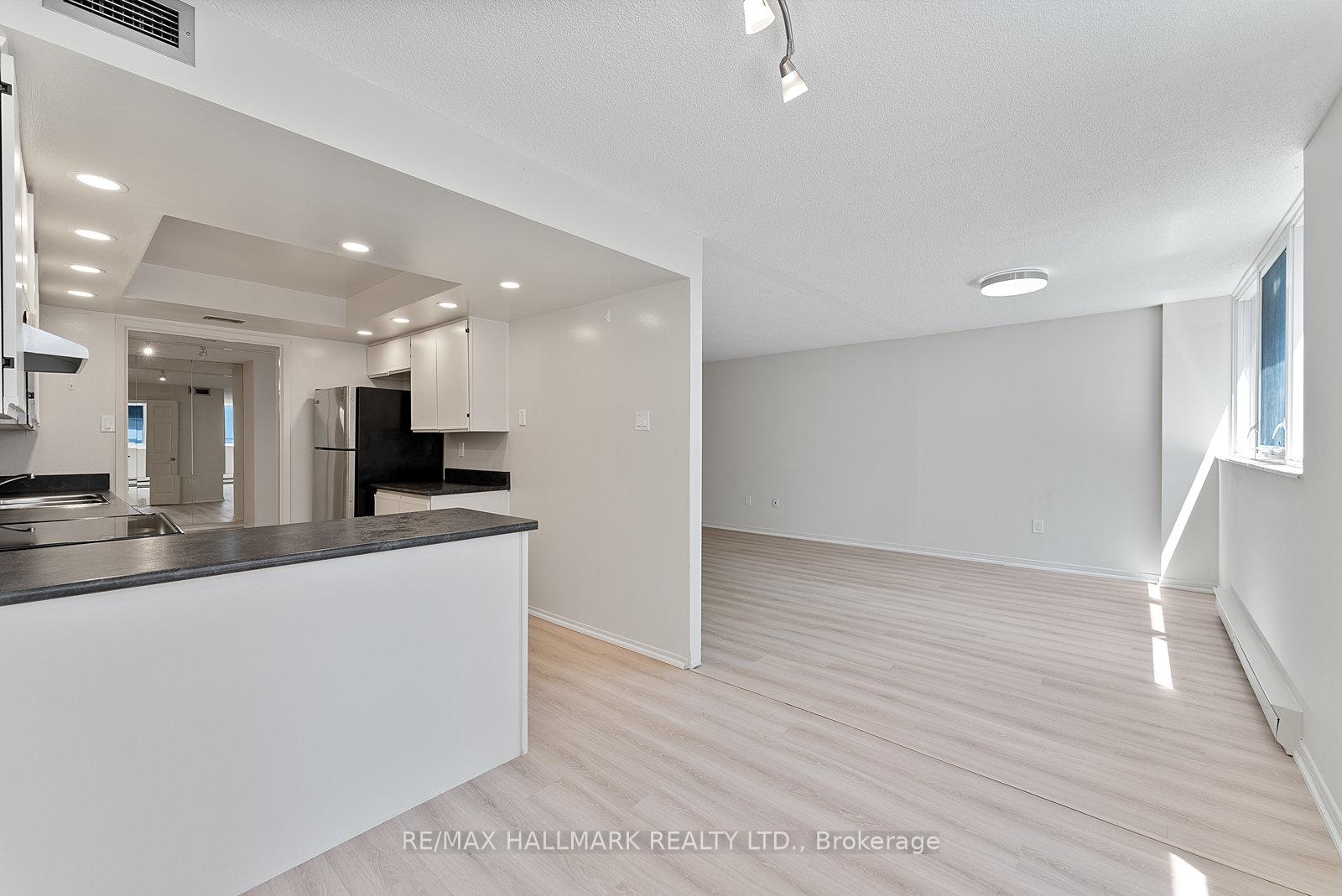 3 Bedrooms Condo at 360 Bloor, Toronto For sale