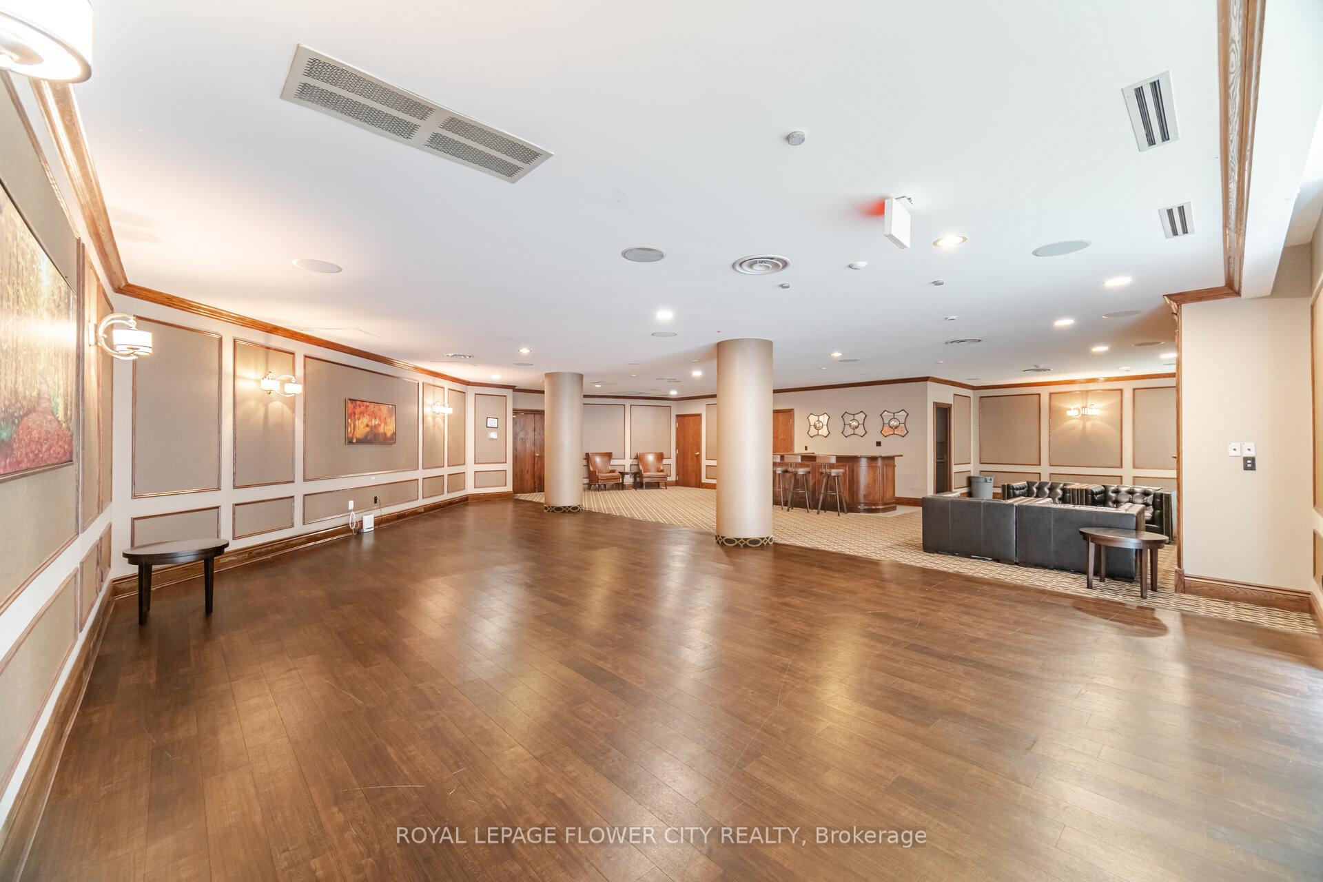 2 Bedrooms Condo at 156 Enfield, Mississauga For sale