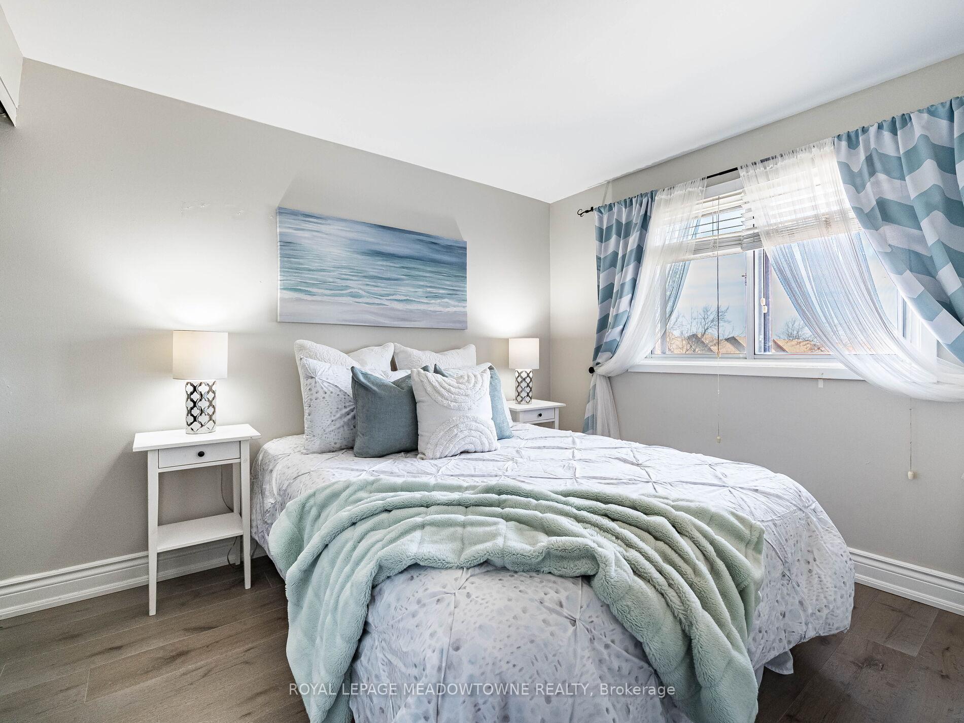3 Bedrooms Condo at 6780 Formentera, Mississauga For sale