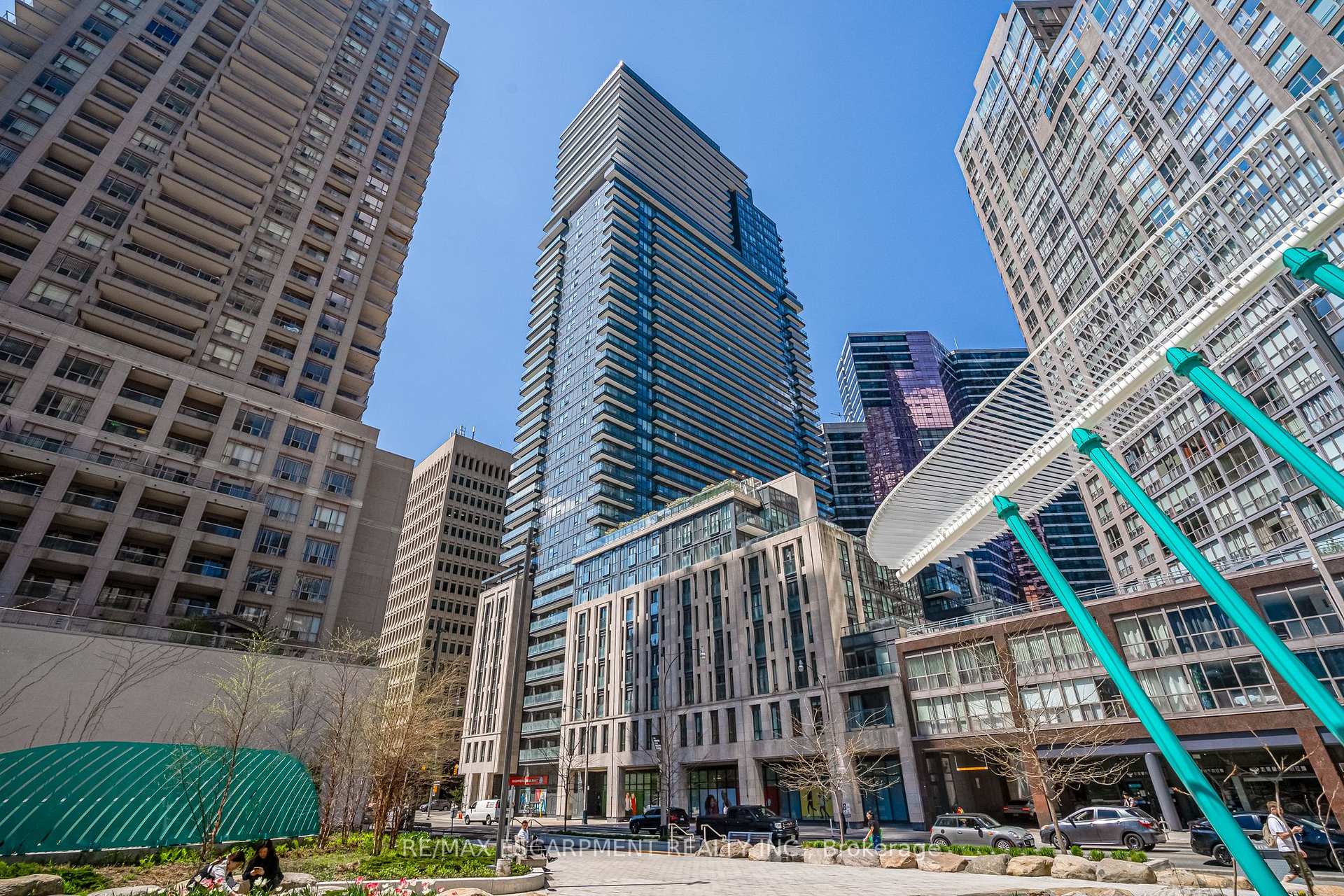 3 Bedrooms Condo at 955 BAY, Toronto For sale