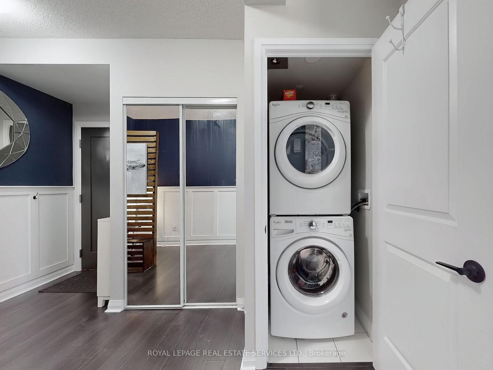 3 Bedrooms Condo at 5025 Four Springs, Mississauga For sale