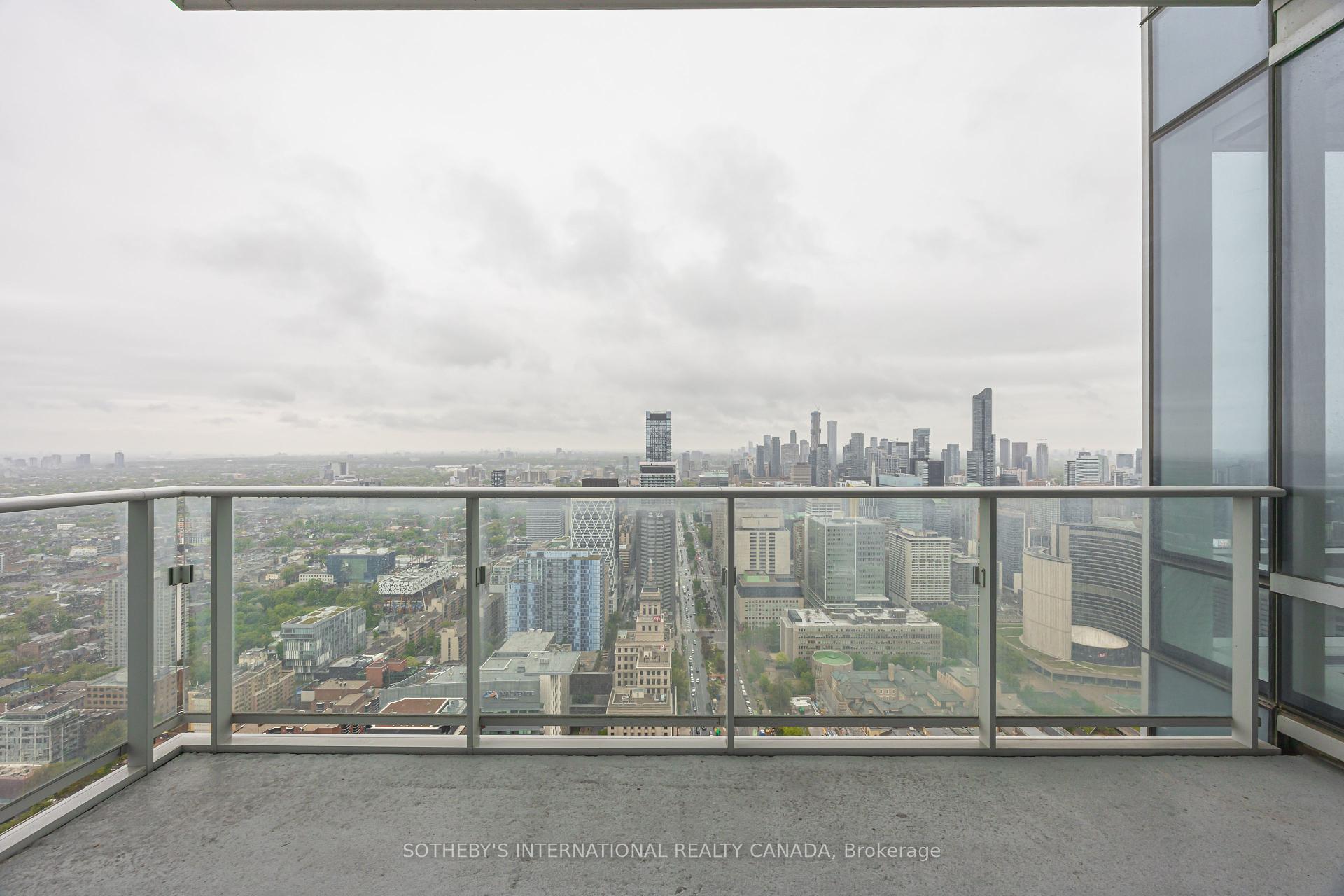 3 Bedrooms Condo at 180 University, Toronto For sale