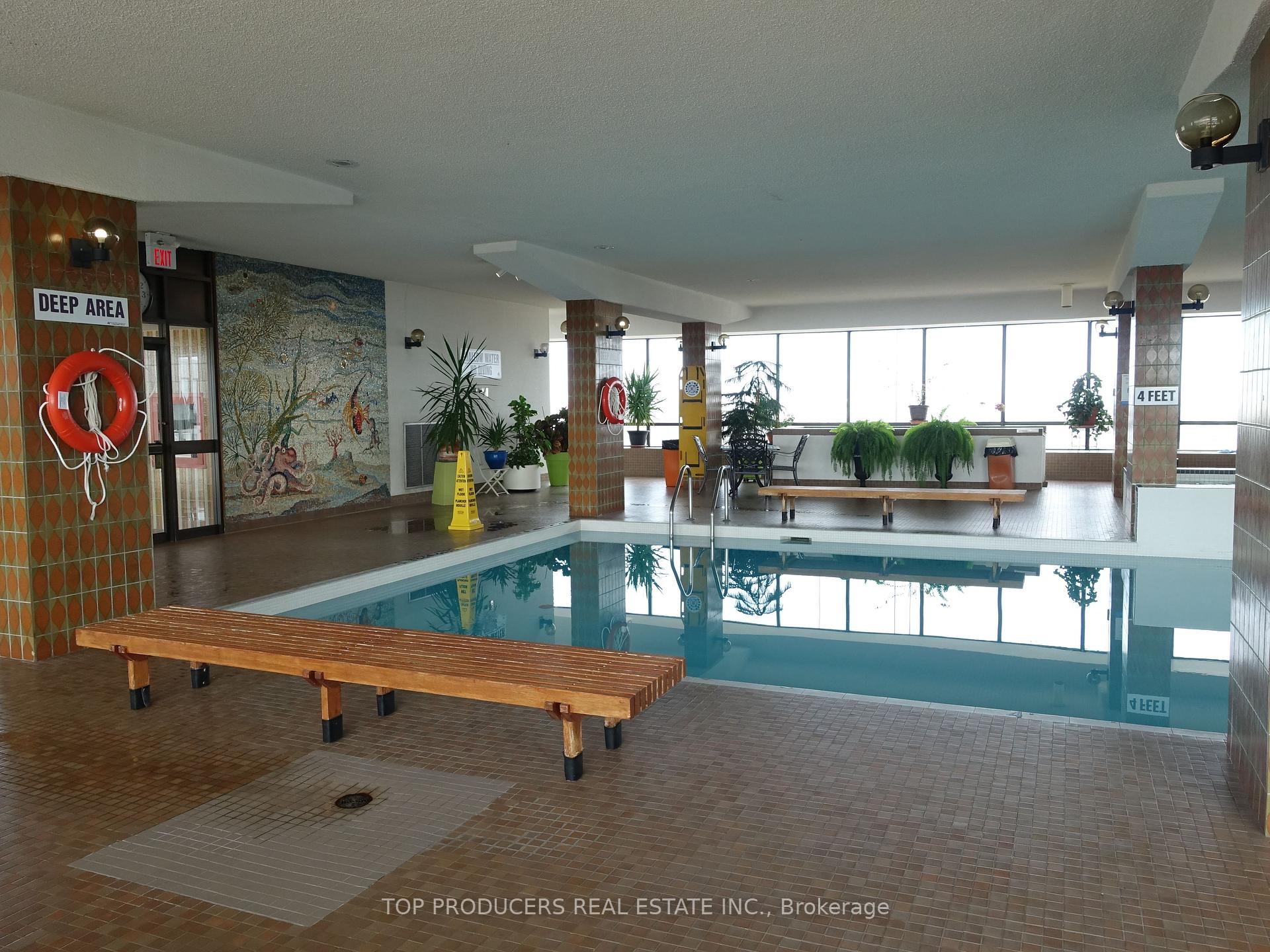2 Bedrooms Condo at 1333 Bloor,  Mississauga For sale