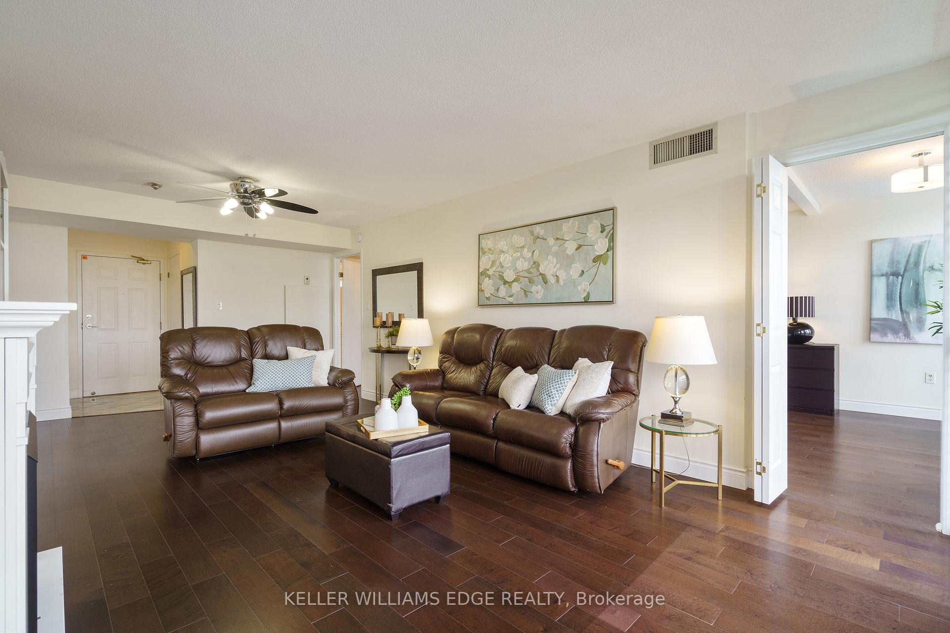 2 Bedrooms Condo at 5090 Pinedale, Burlington For sale