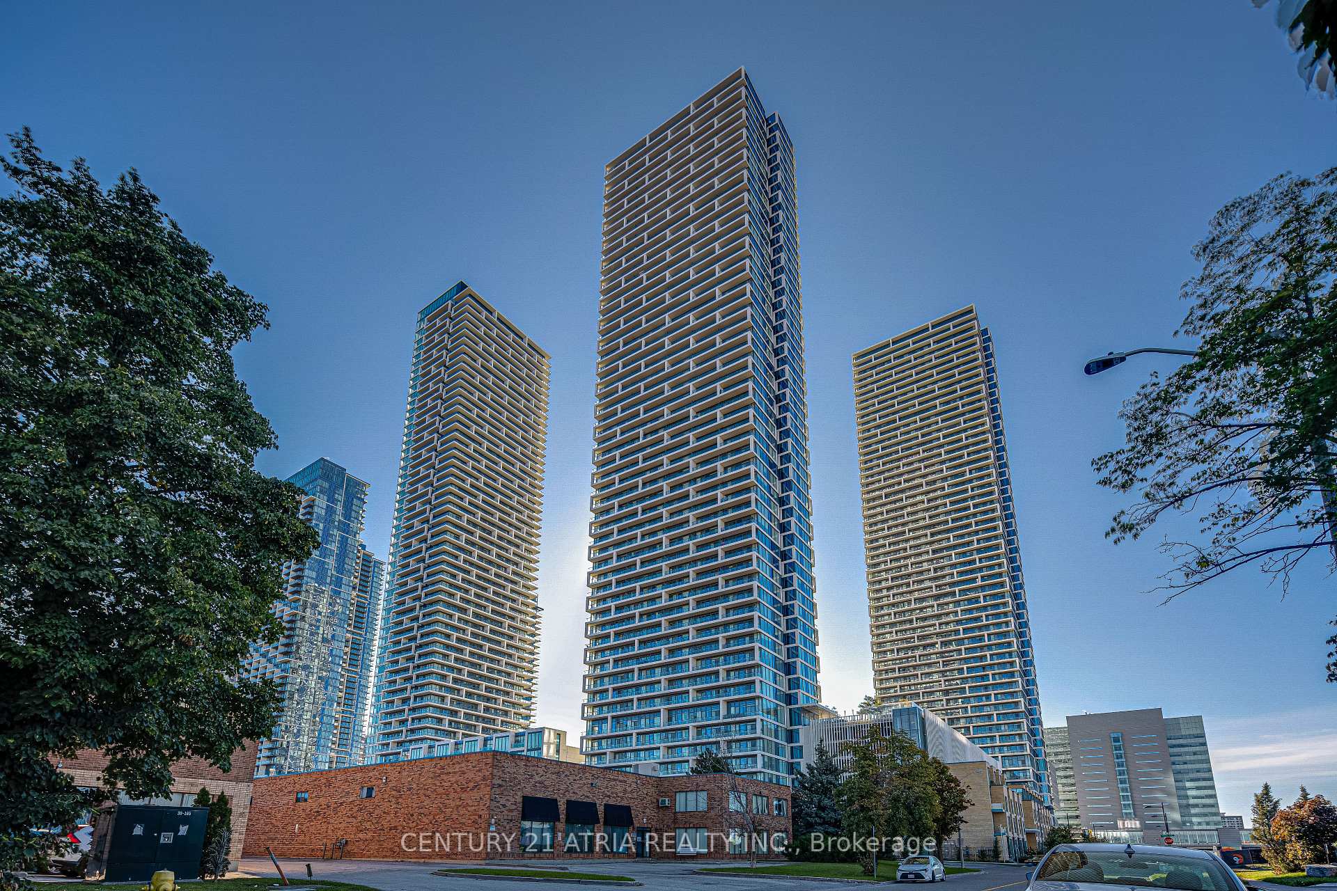 2 Bedrooms Condo at 898 Portage, Vaughan For sale
