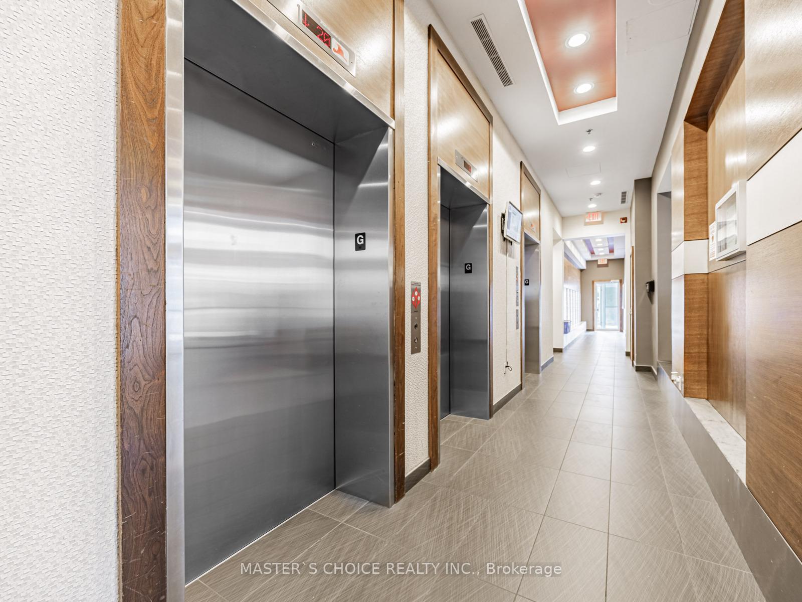 2 Bedrooms Condo at 70 Town Centre, Toronto For sale