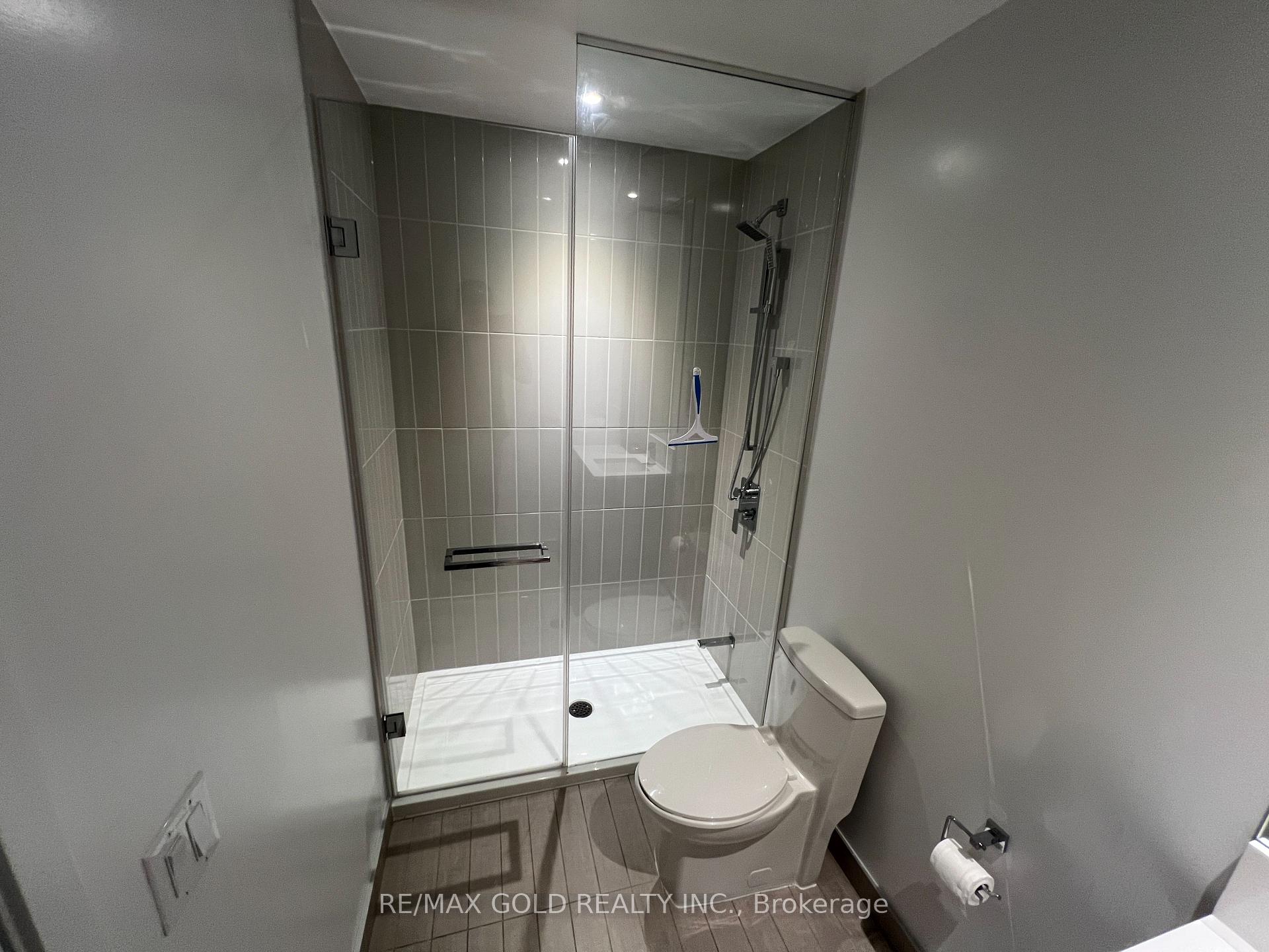 3 Bedrooms Condo at 3900 Confederation,  Mississauga For sale