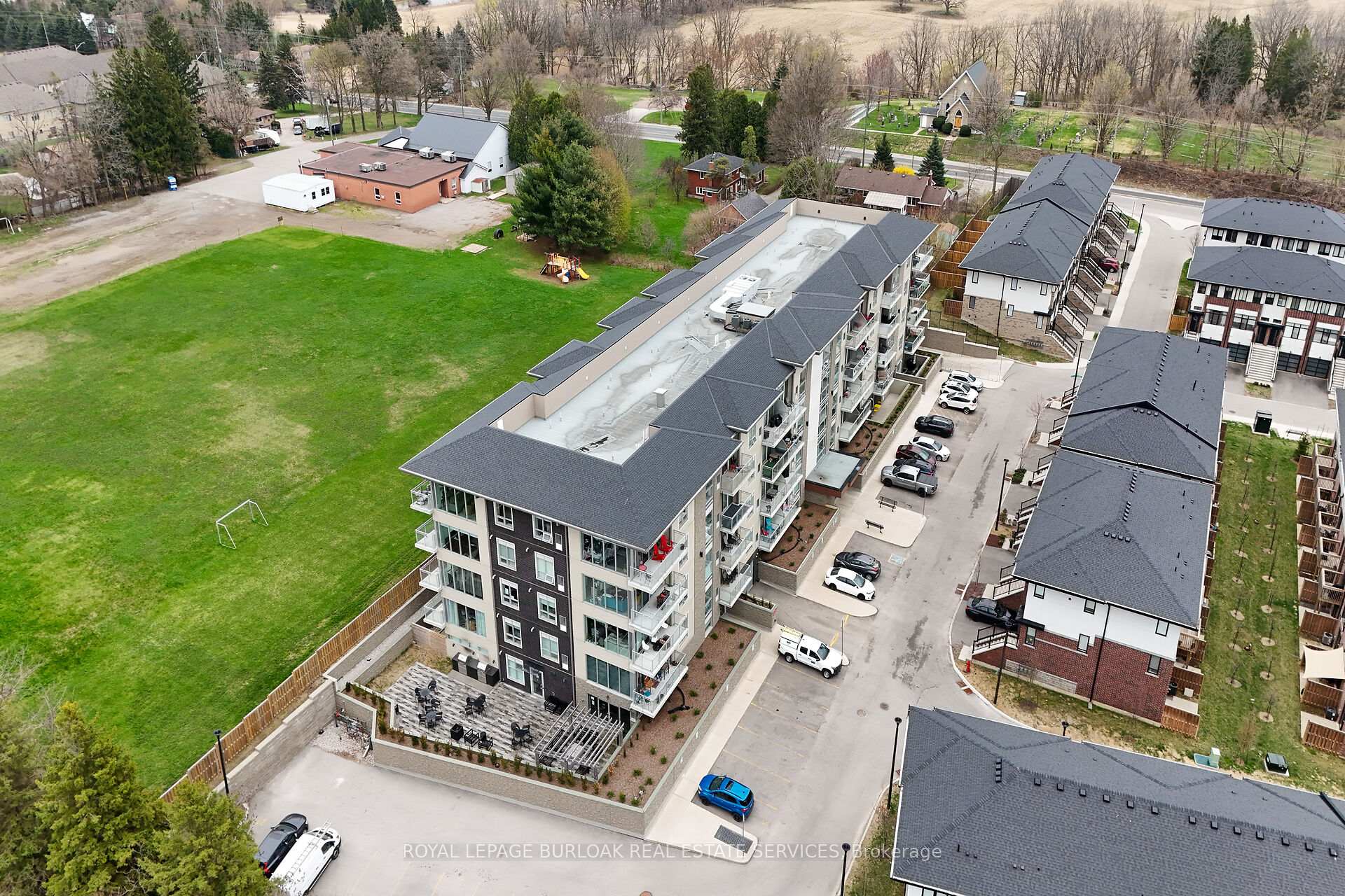 2 Bedrooms Condo at 16 Markle,  Hamilton For sale