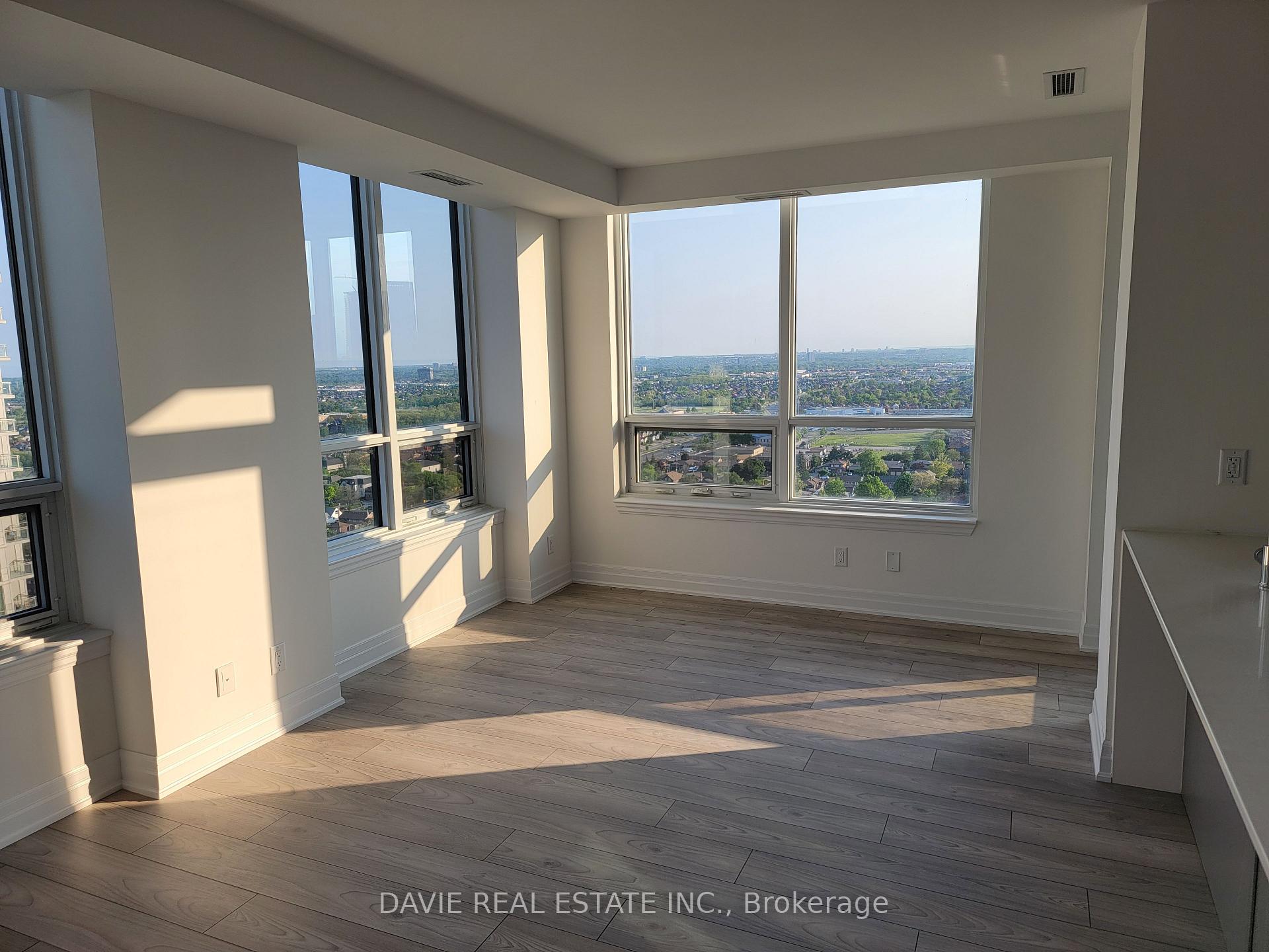 3 Bedrooms Condo at 36 Elm,  Mississauga For sale
