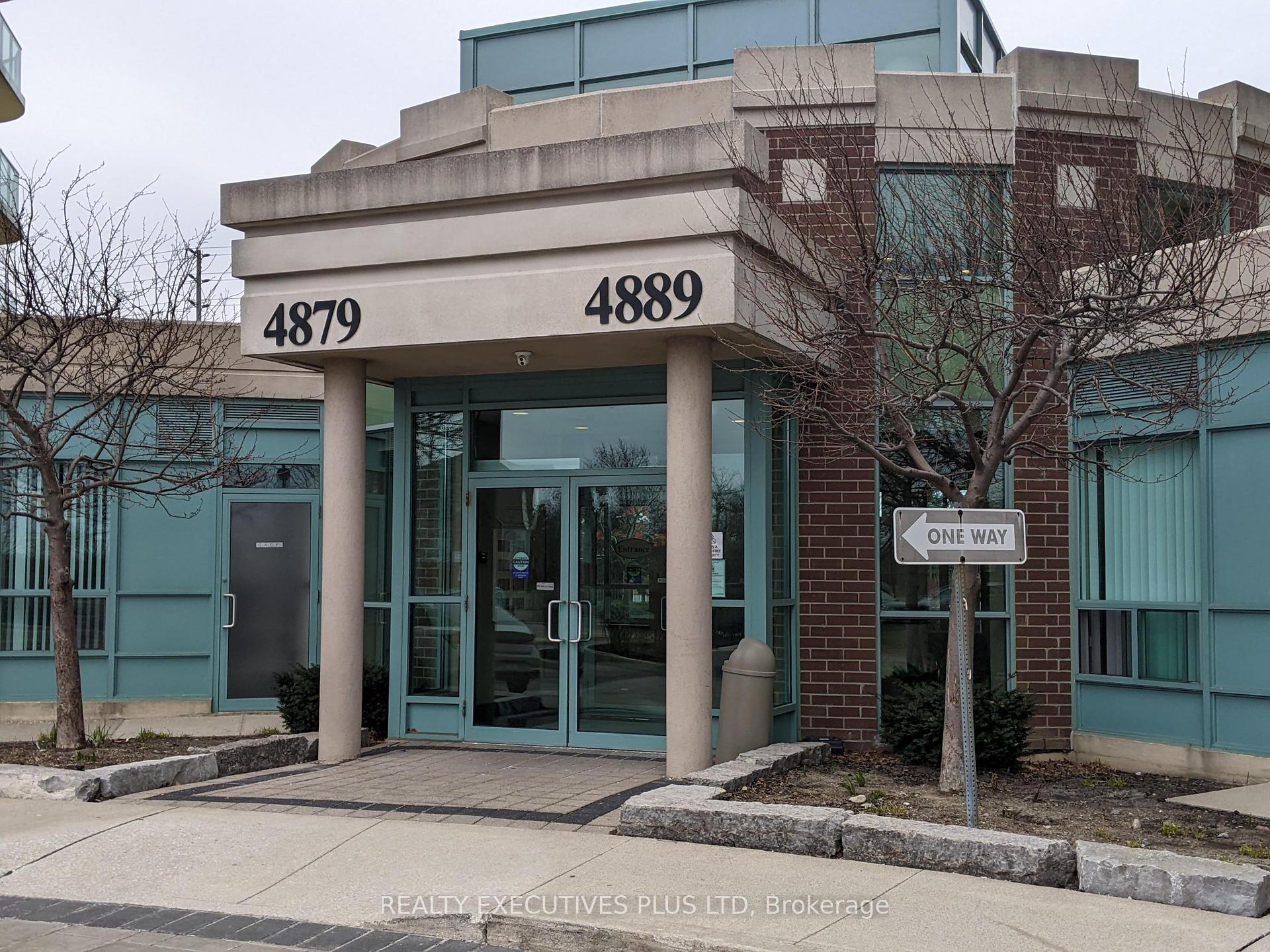 2 Bedrooms Condo at 4879 Kimbermount, Mississauga For sale