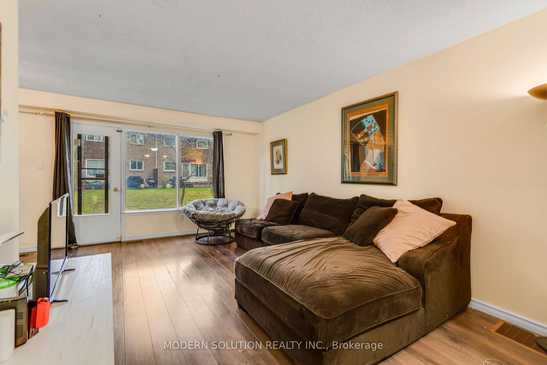 3 Bedrooms Condo at 341 Military, Toronto For sale