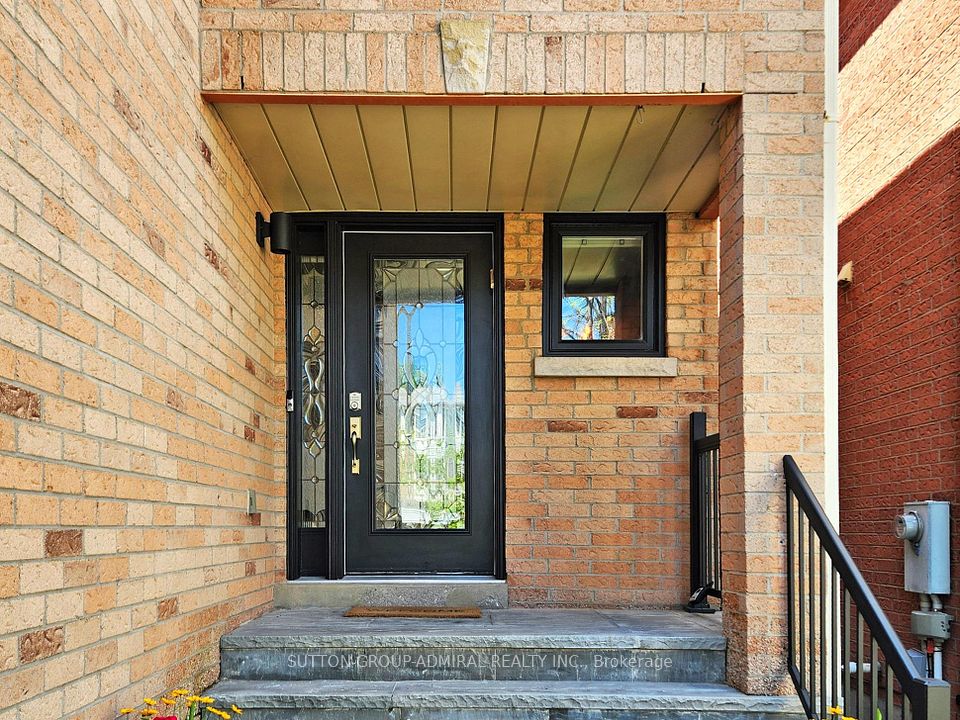 101 Glen Crescent, Vaughan, ON L4J 4W3