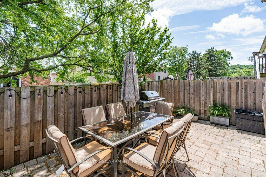 3 Bedrooms Condo at 29 HERITAGE, Hamilton For sale